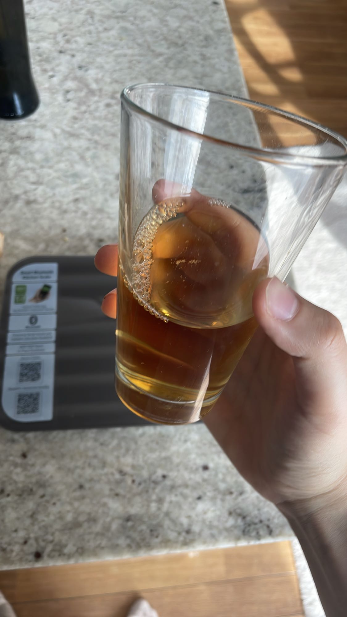 szklanka soku jabłkowego