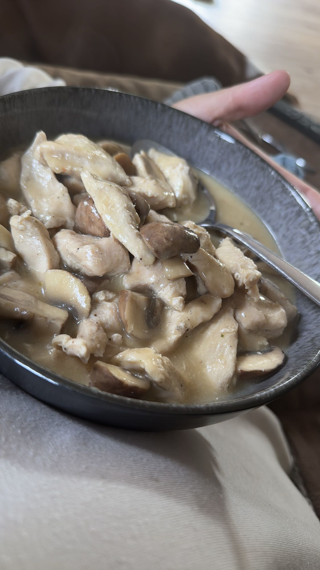 Hähnchen mit Champignonsoße