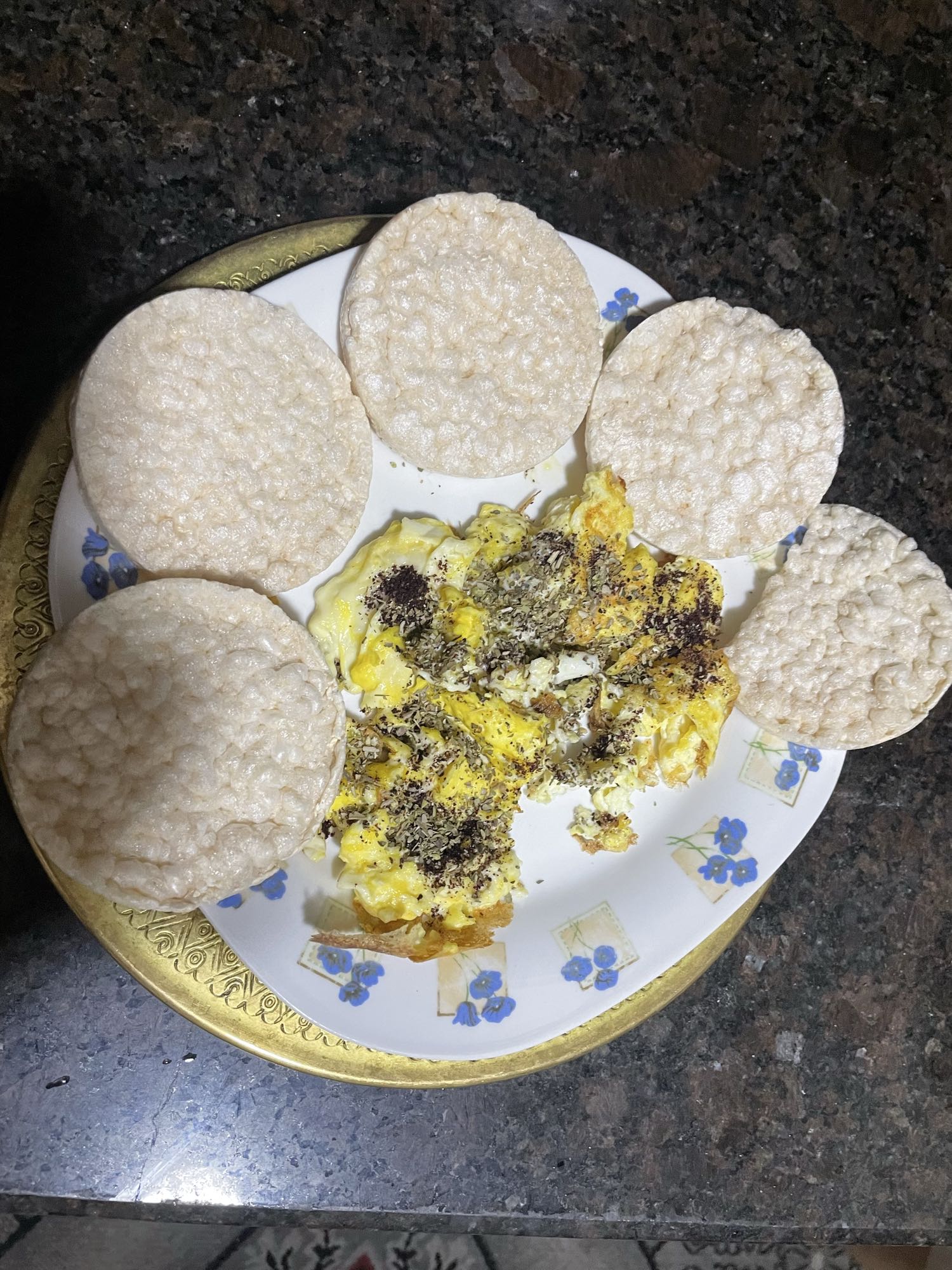 Eggs with rice cakes