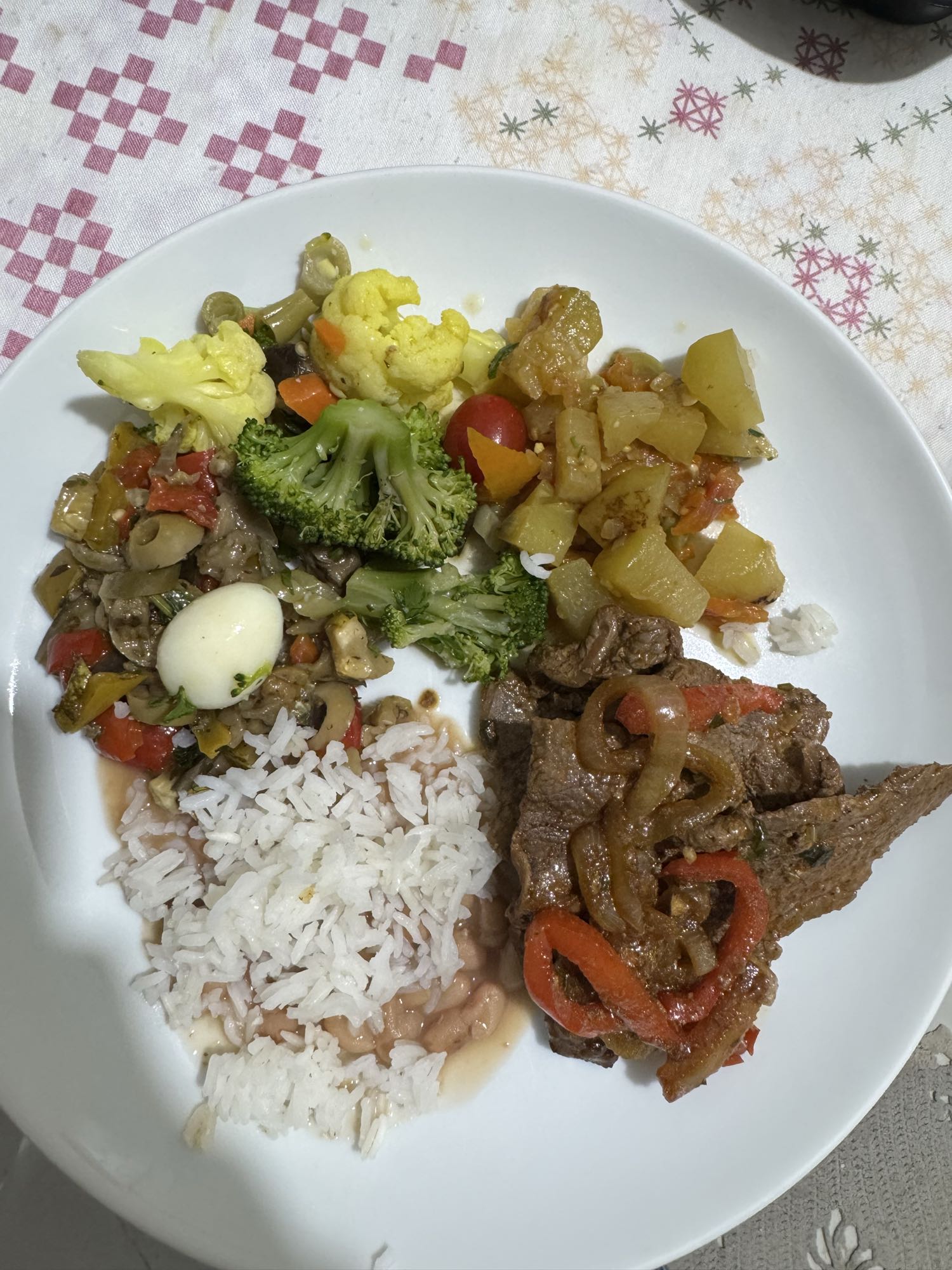 Arroz, carne e legumes