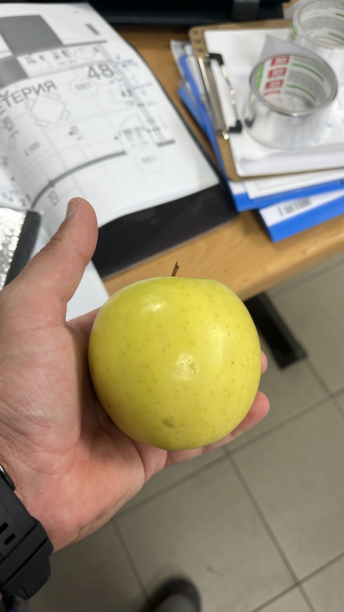 Жълта ябълка