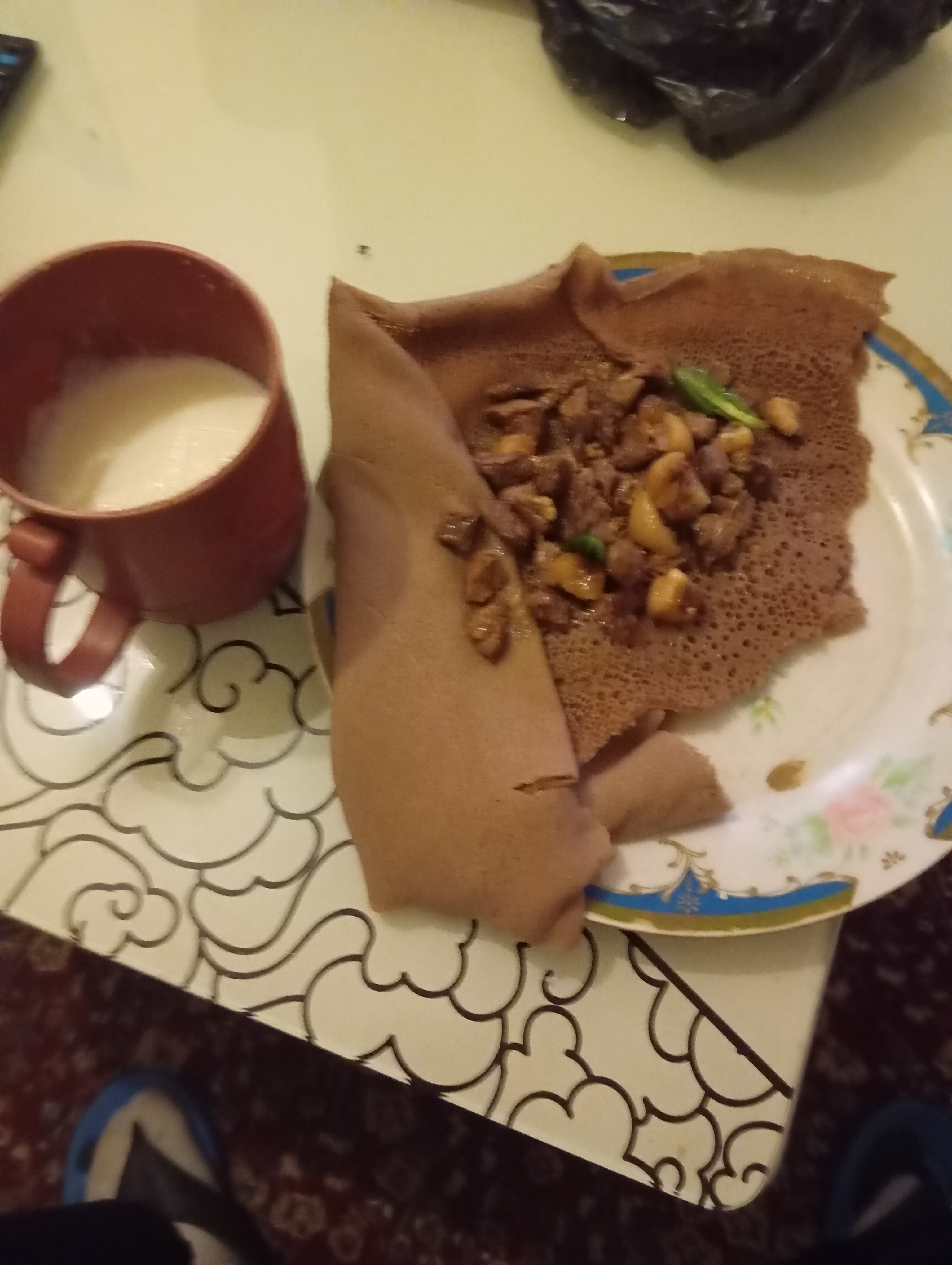 Injera with meat & milk