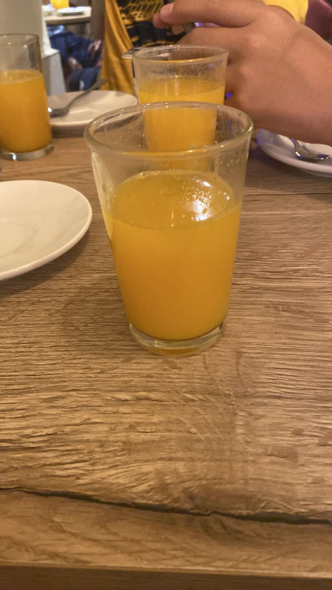 vaso de jugo de naranja