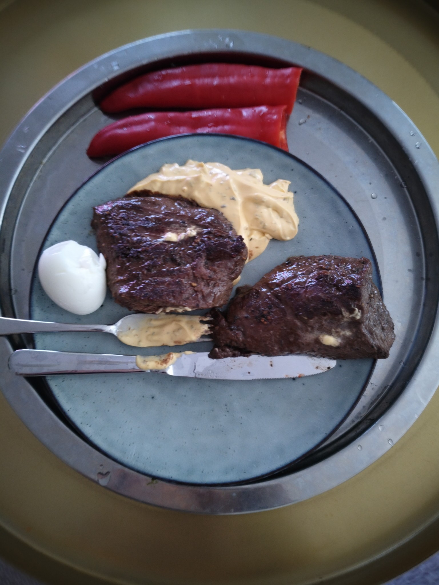 Biff med ägg och paprika