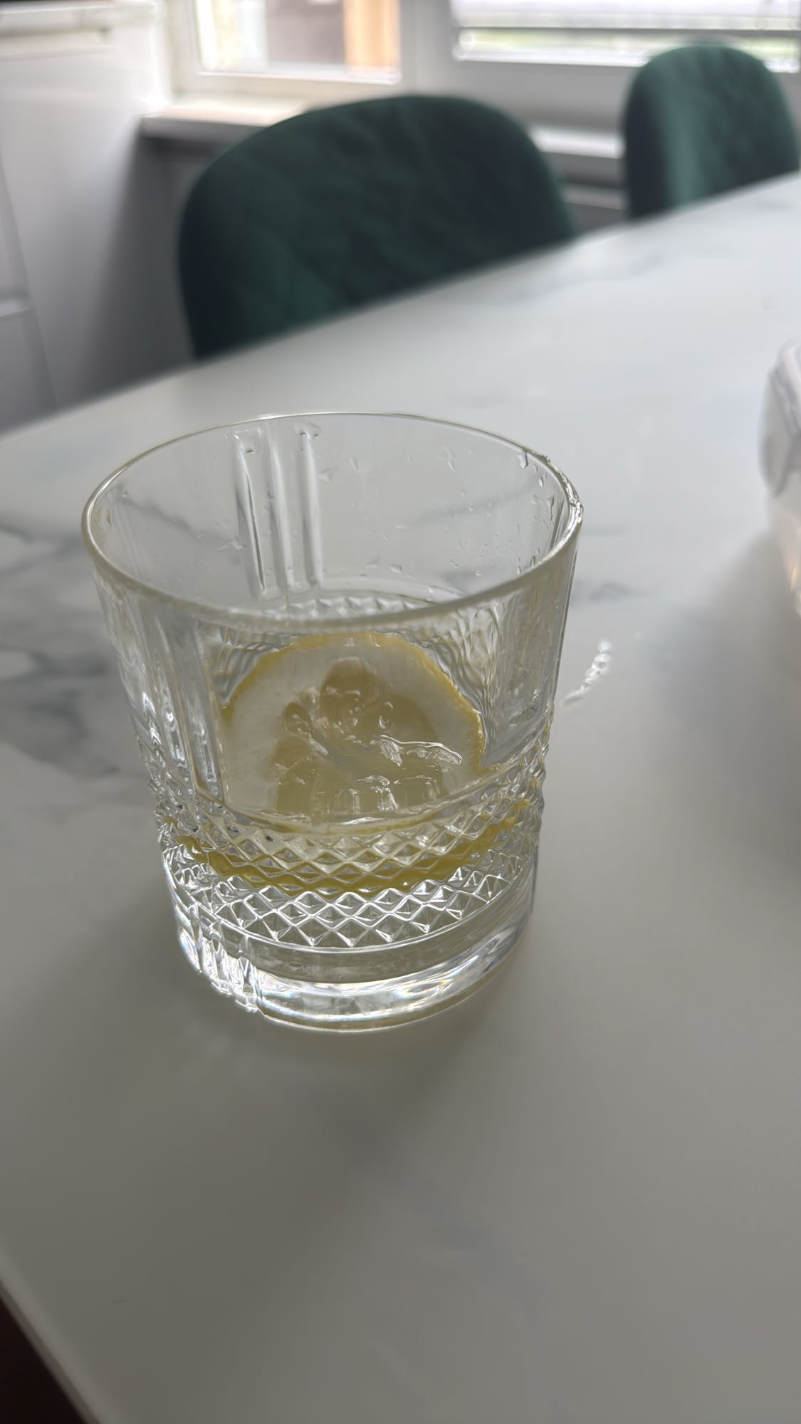 вода с лимоном