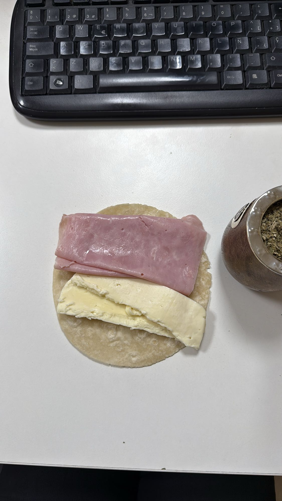 tortilla con jamón y queso