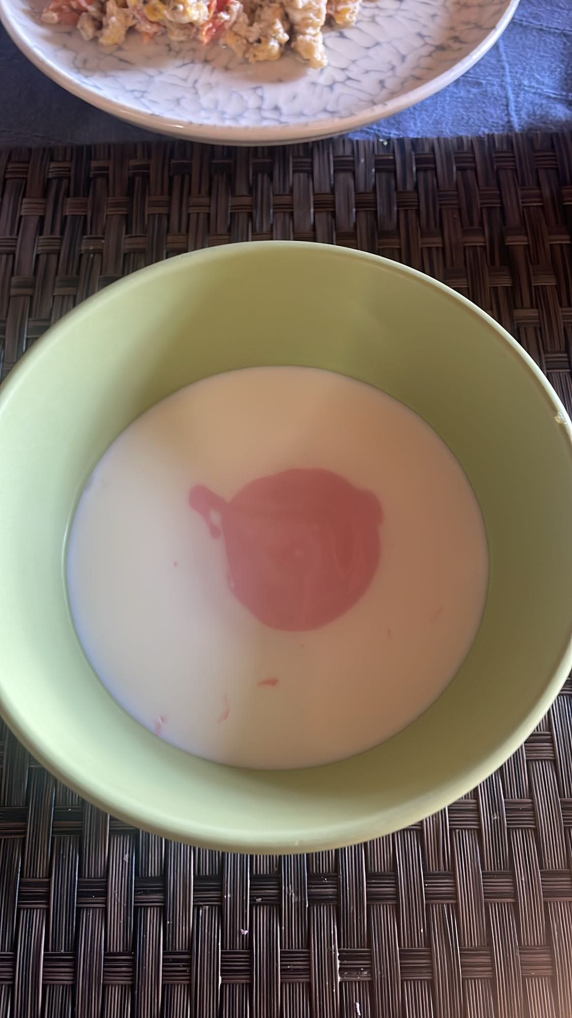 leche con yogur de fresa
