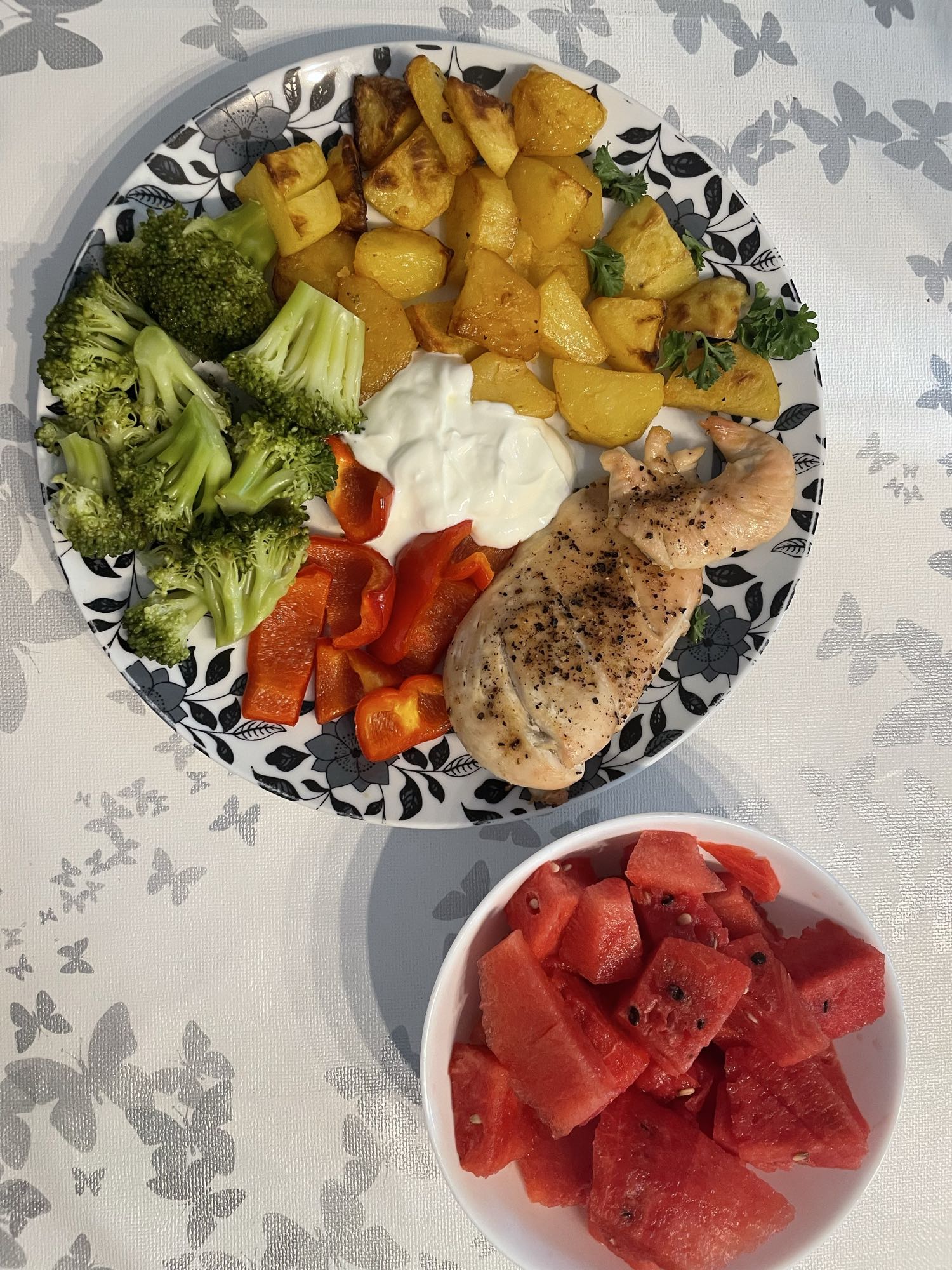 Kip mit Gemüse und Joghurt