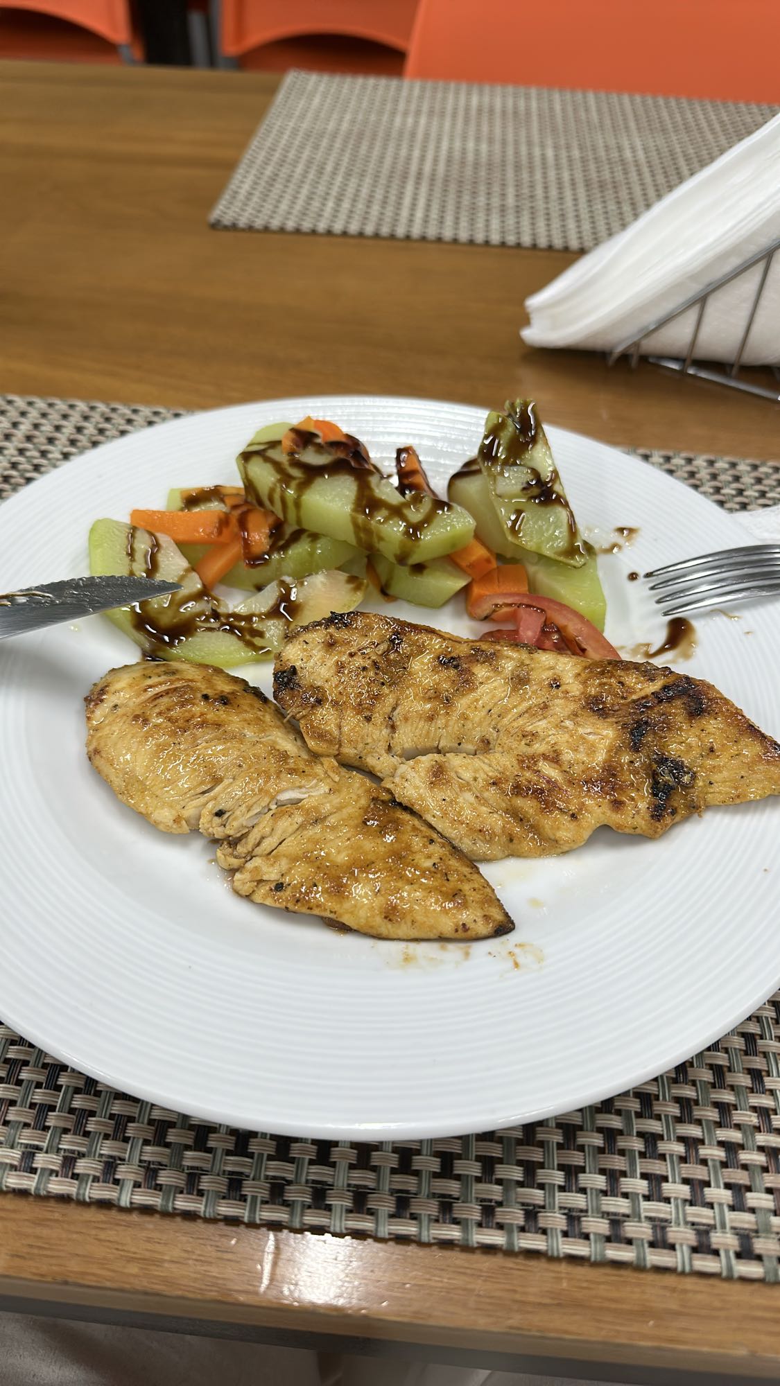 Frango grelhado com legumes