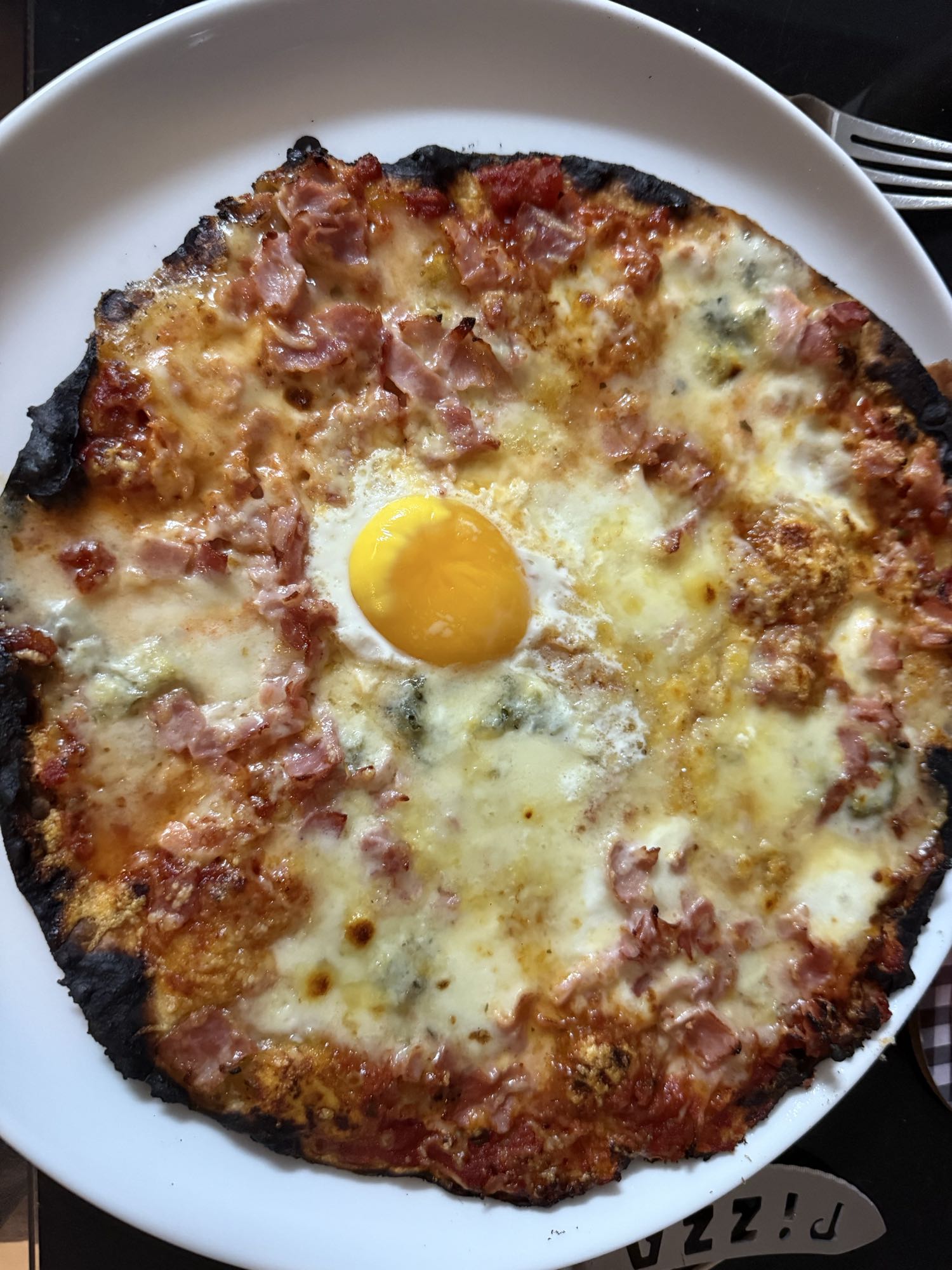 Pizza jambon œuf