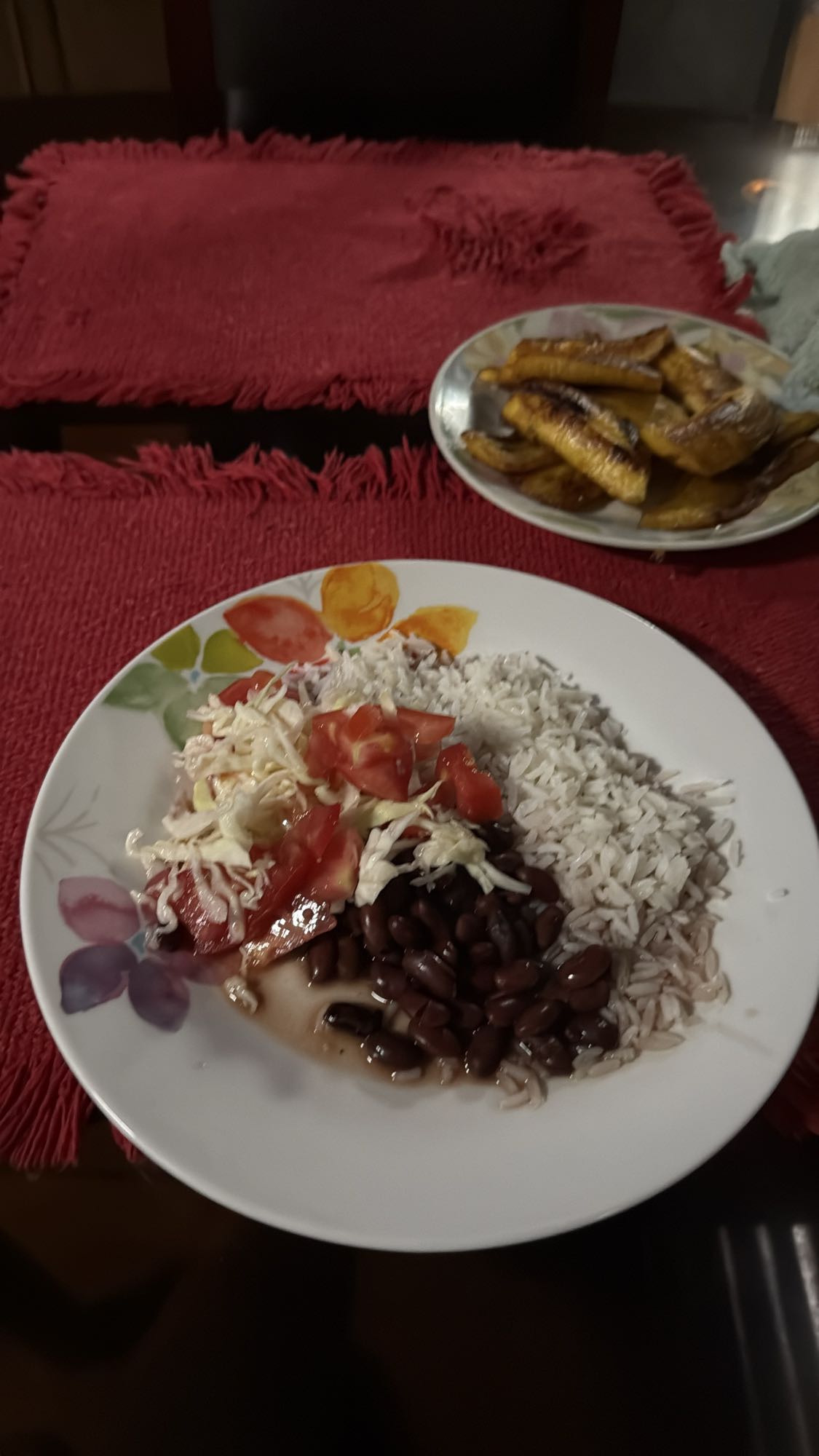 arroz, frijoles y plátano