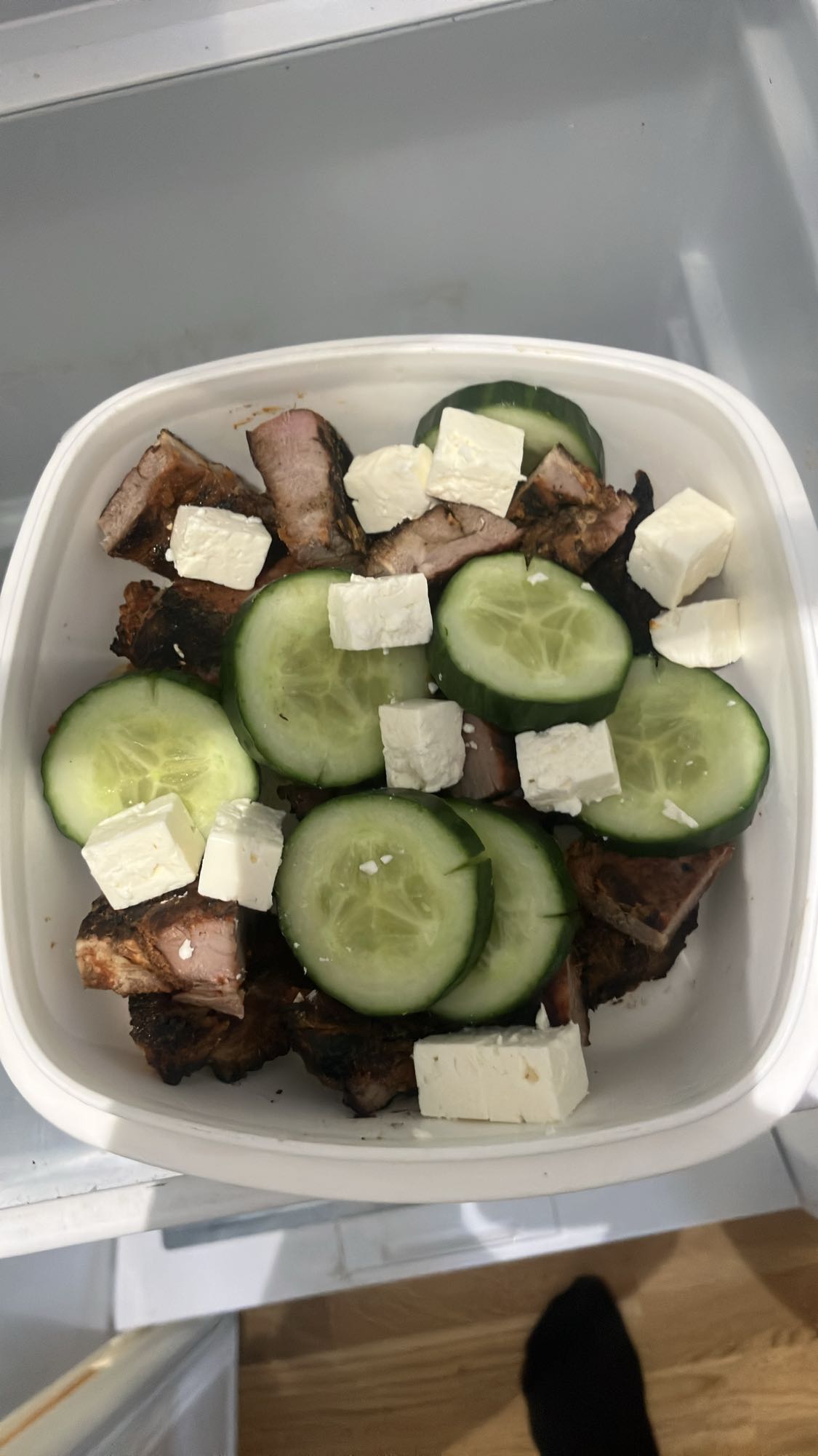 Grillad kött med gurka & feta