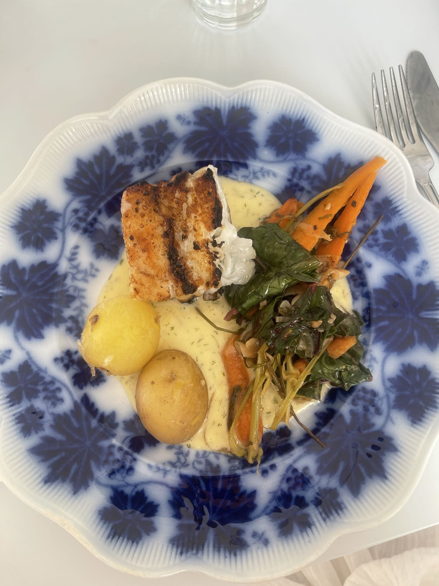 Lax med potatis och sås