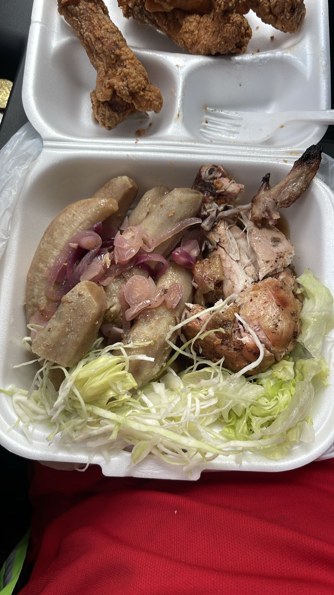 Pollo con plátano hervido