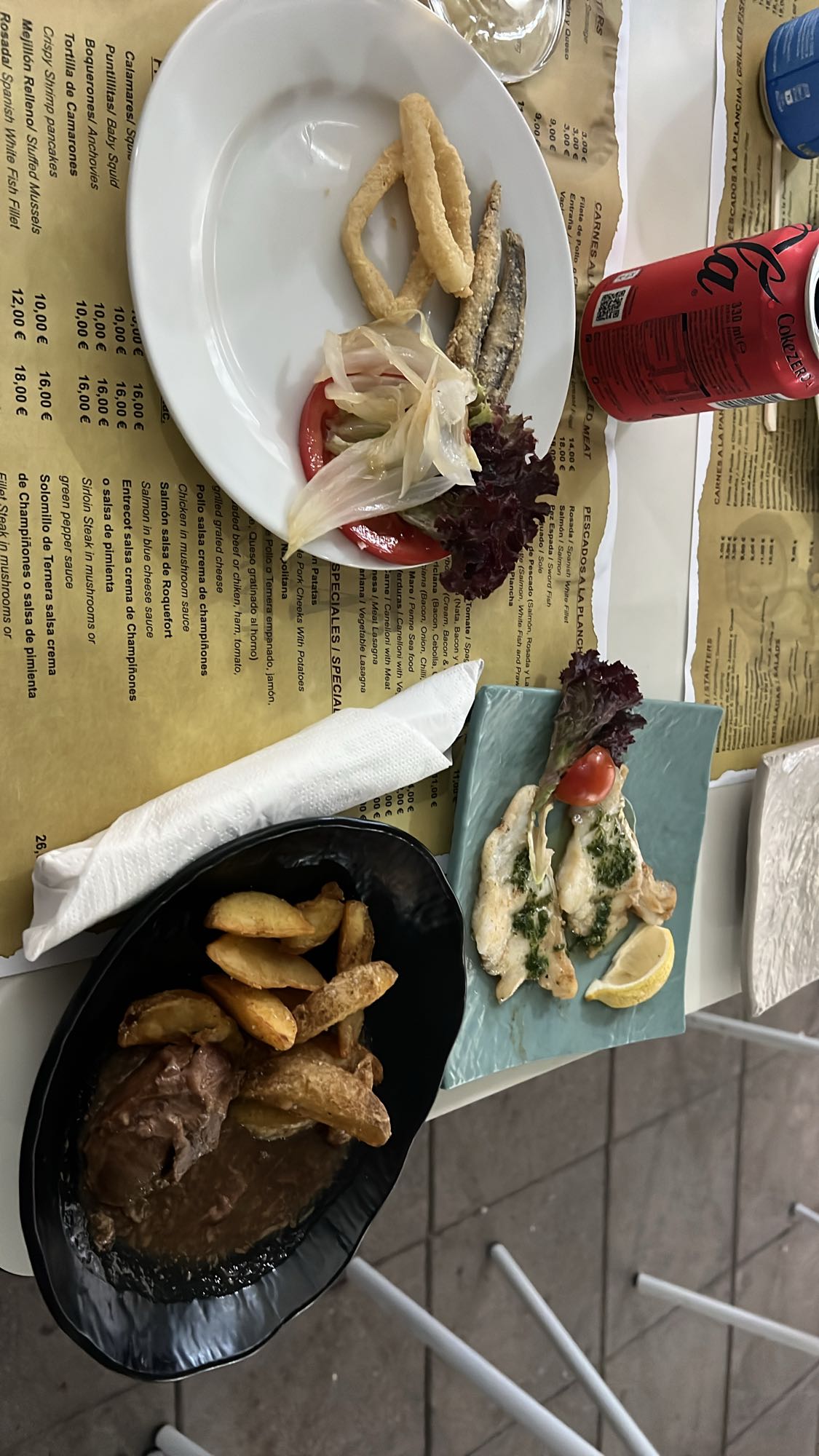 Plato mixto con carne y pescado