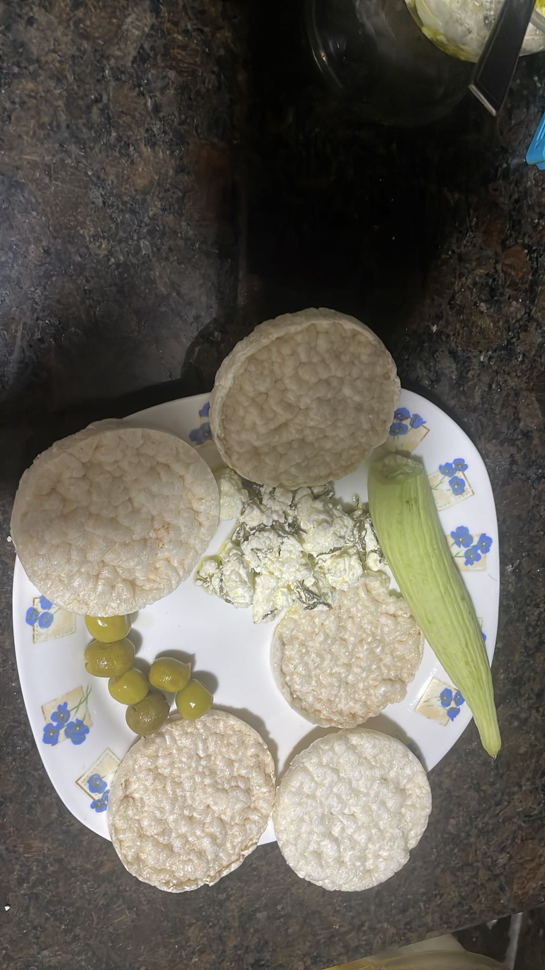 Rice cakes with cheese plate