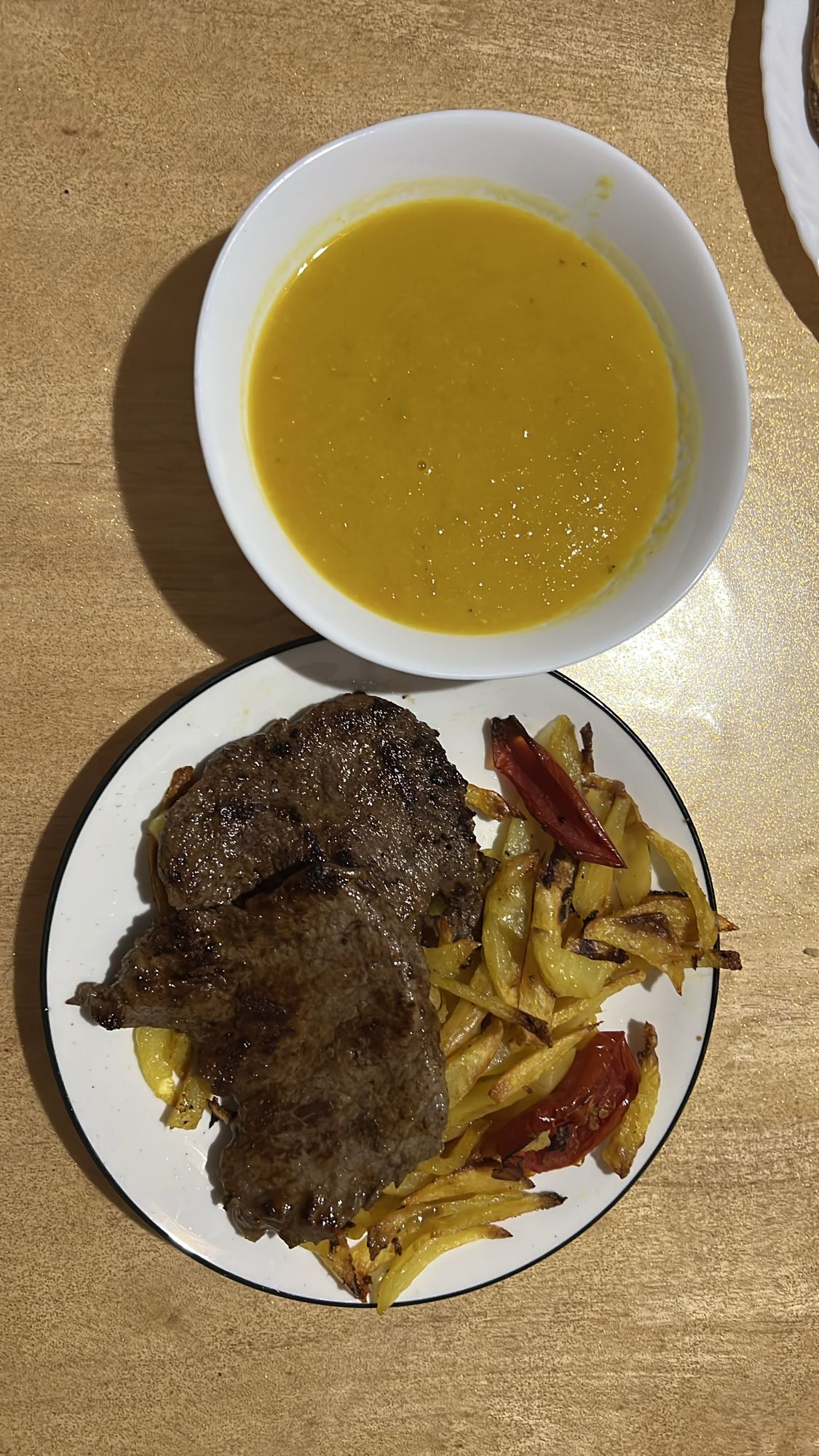 Steak, frites et soupe