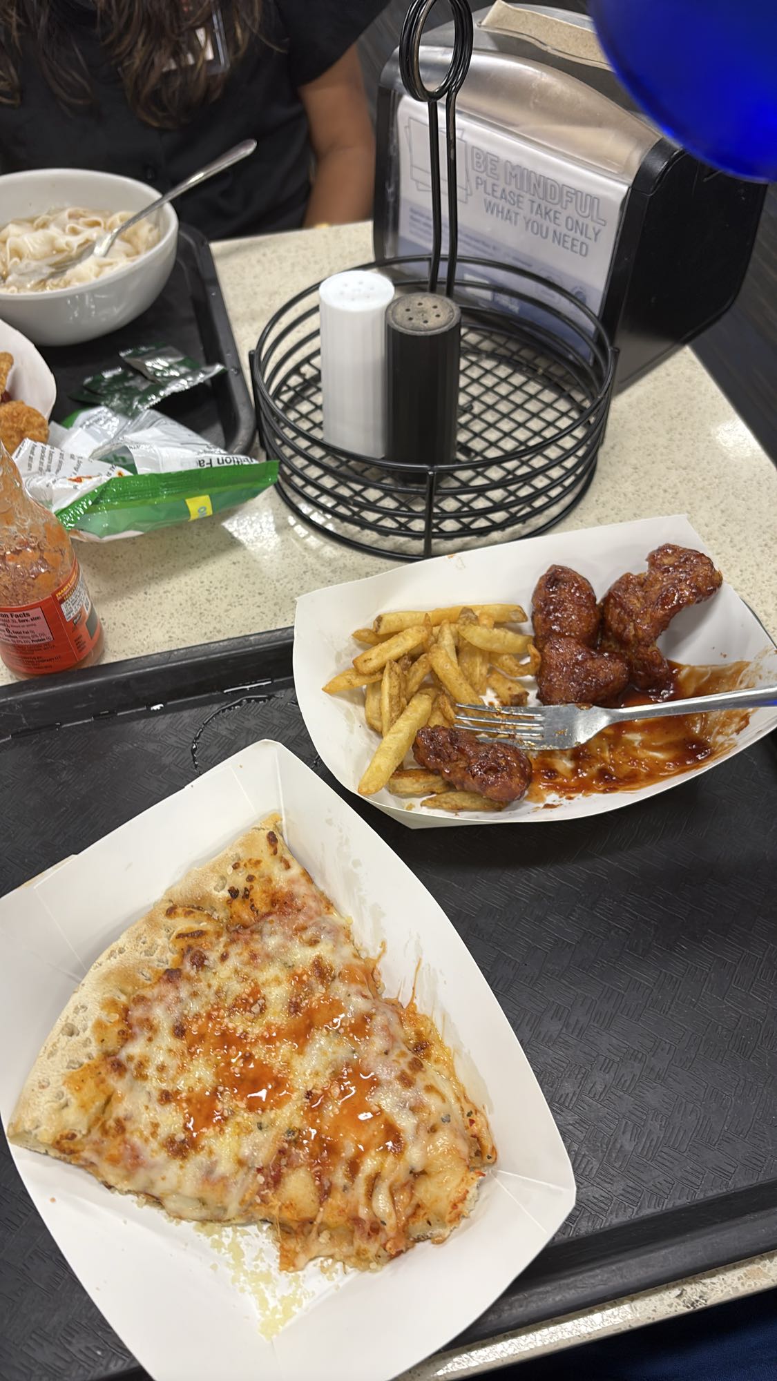 pizza, papas y alitas