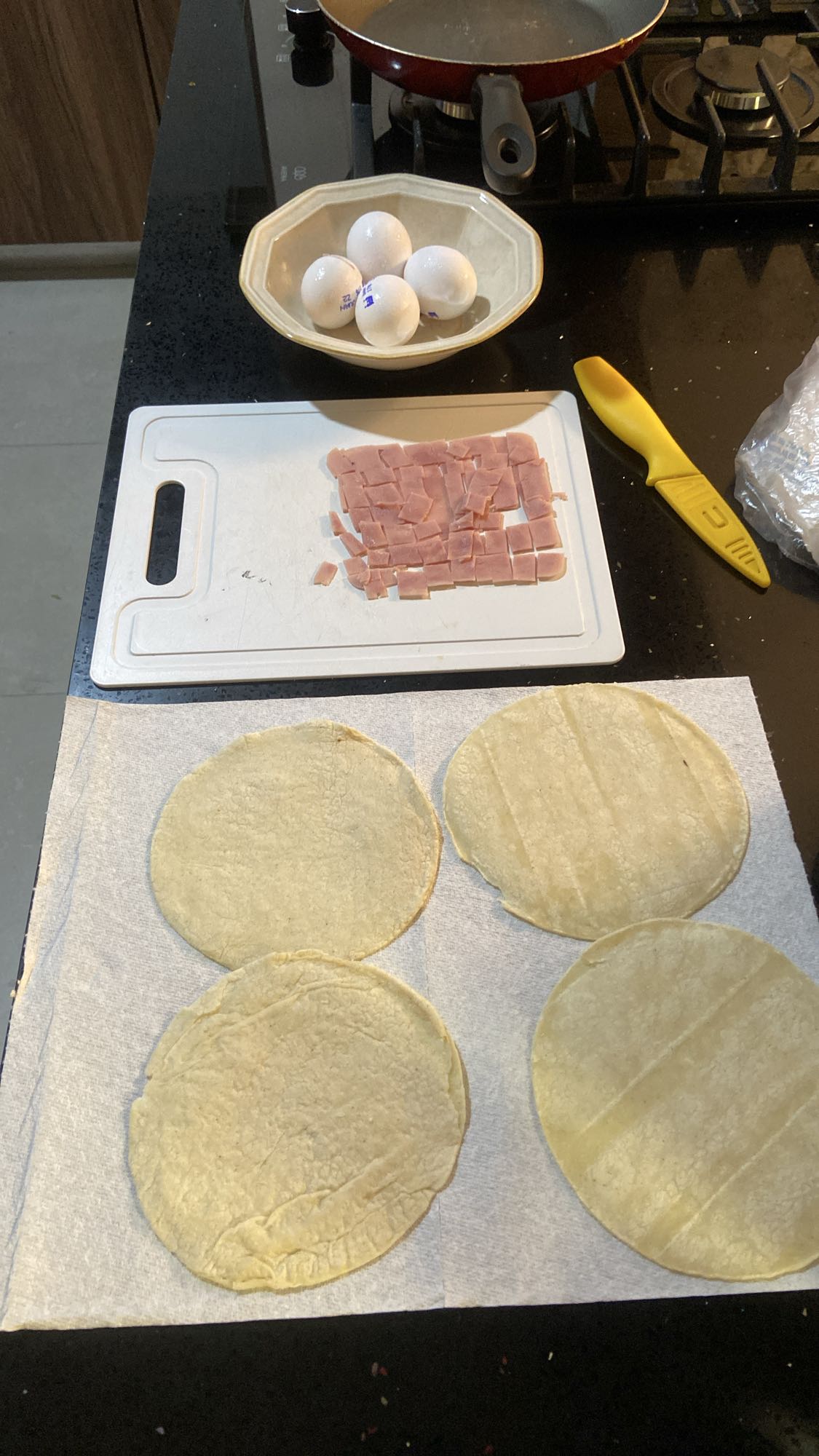 Huevos con jamón y tortillas