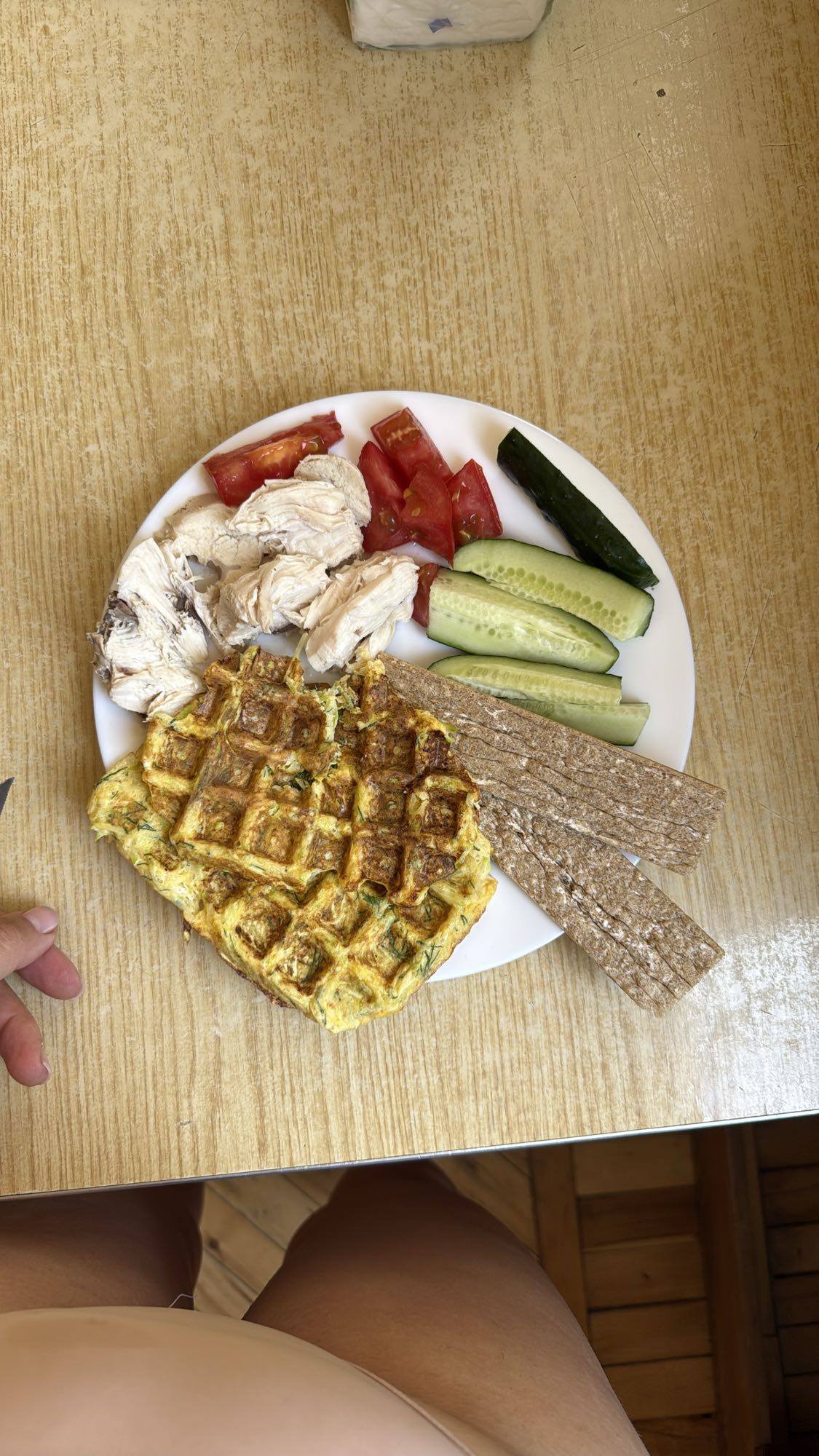 Курица с овощами и вафлями