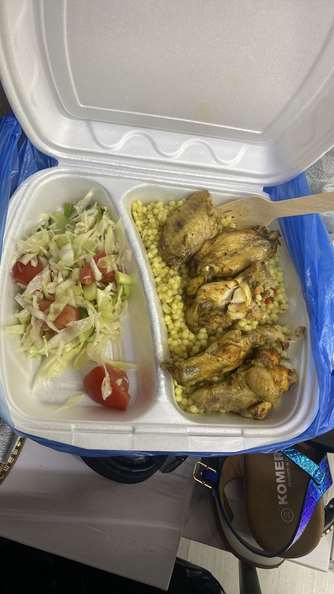 Pui cu couscous și salată