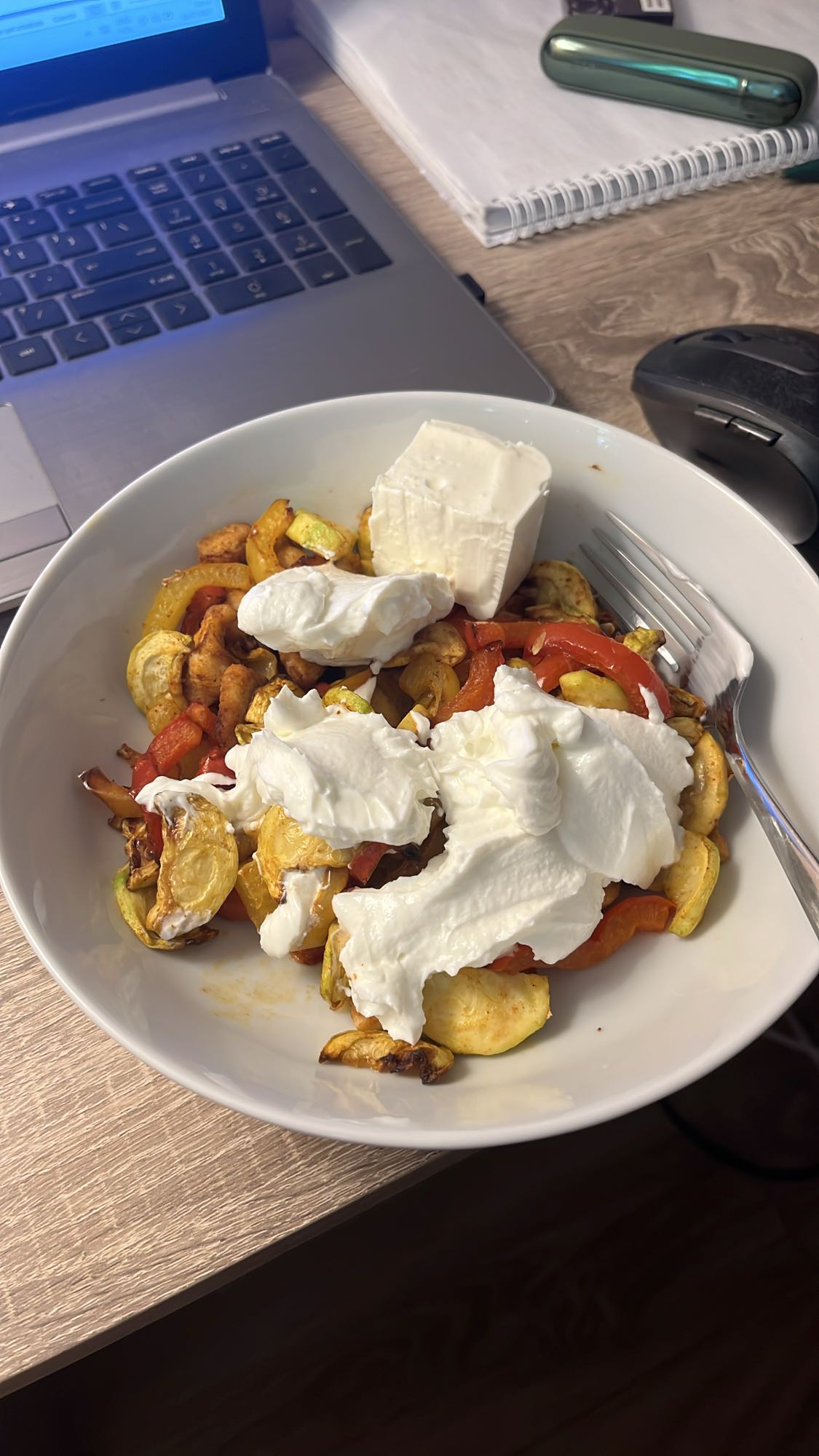 Legume cu iaurt și brânză