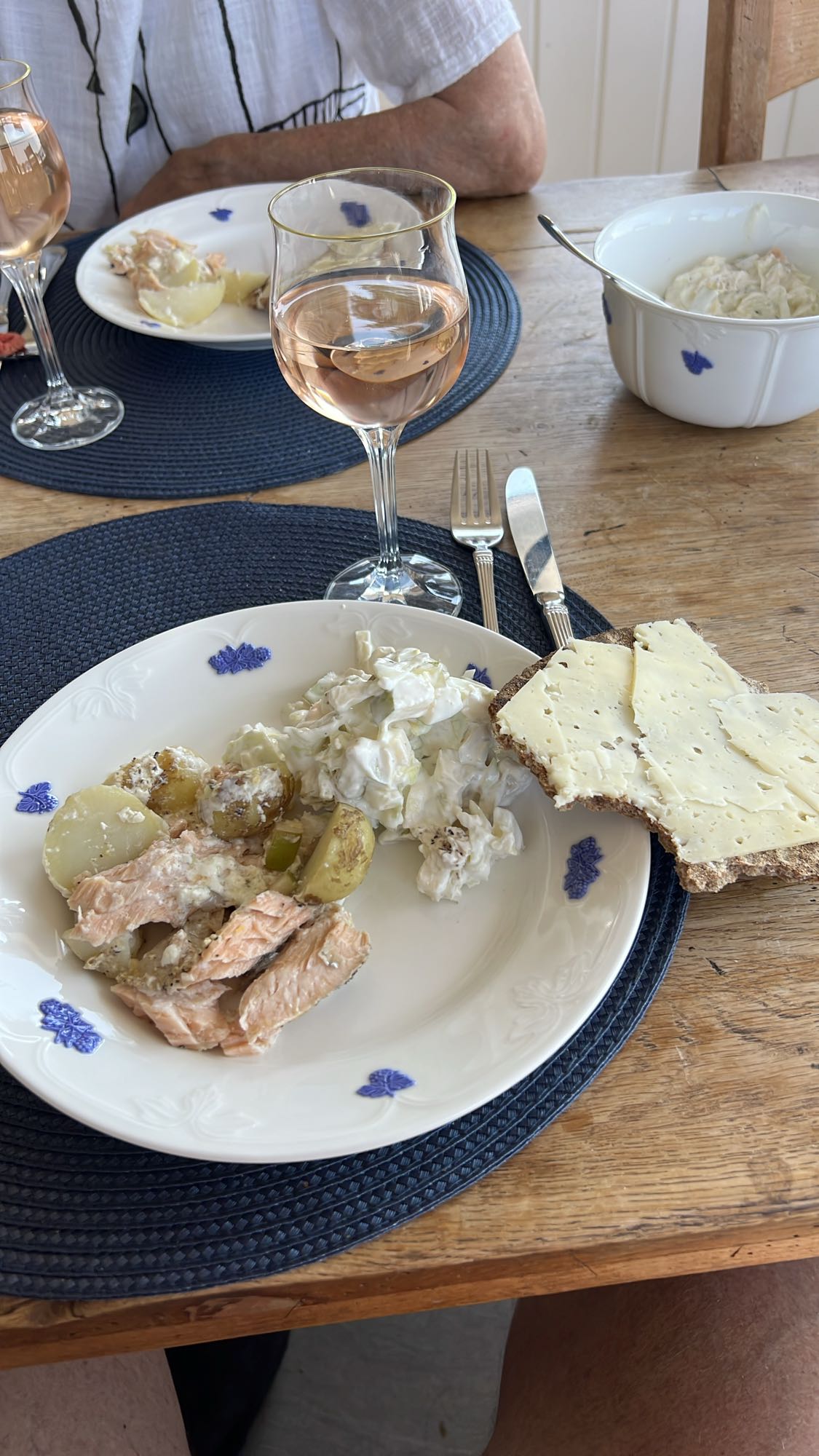 Lax med potatis och bröd