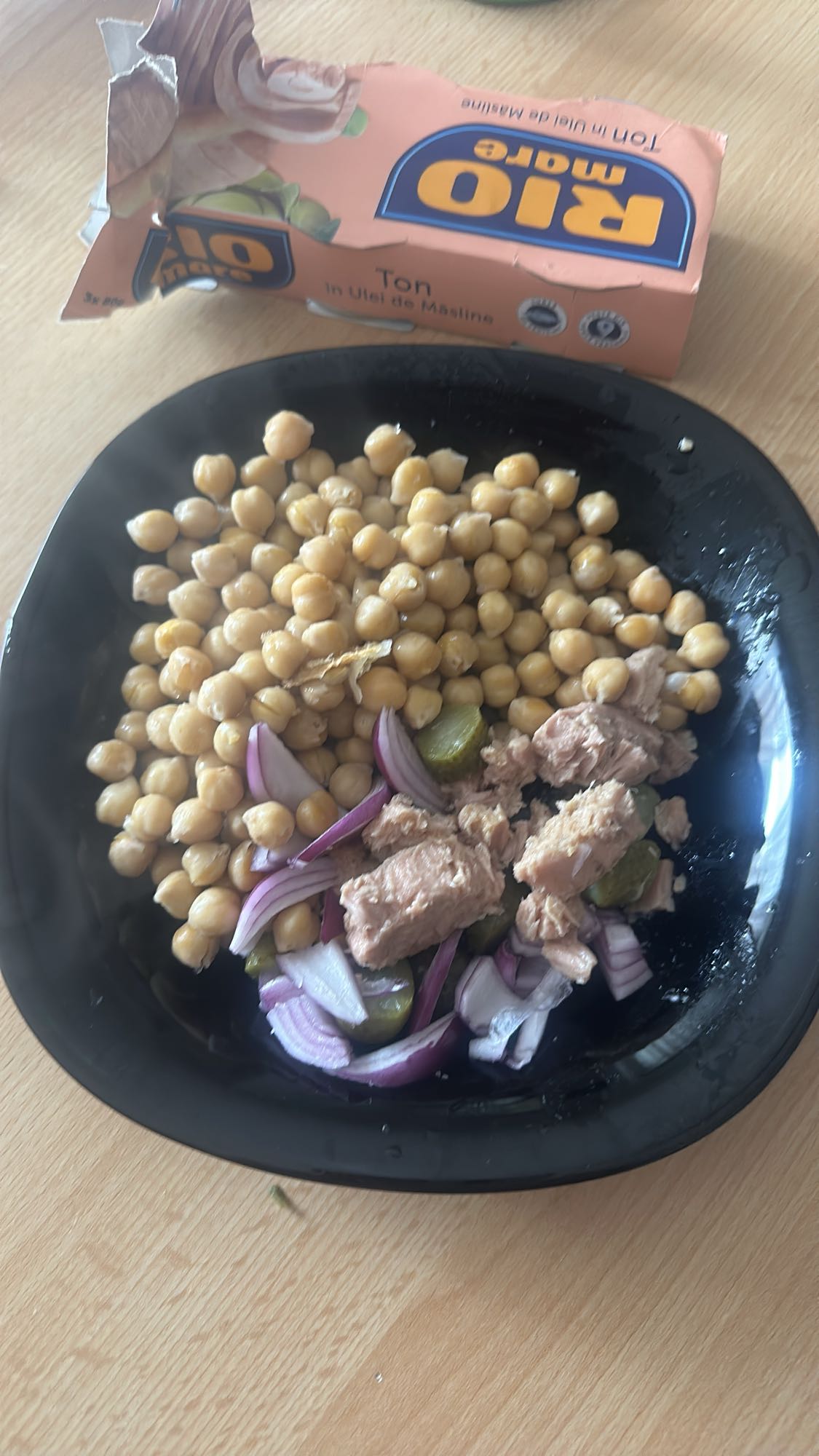 Salată cu năut și ton