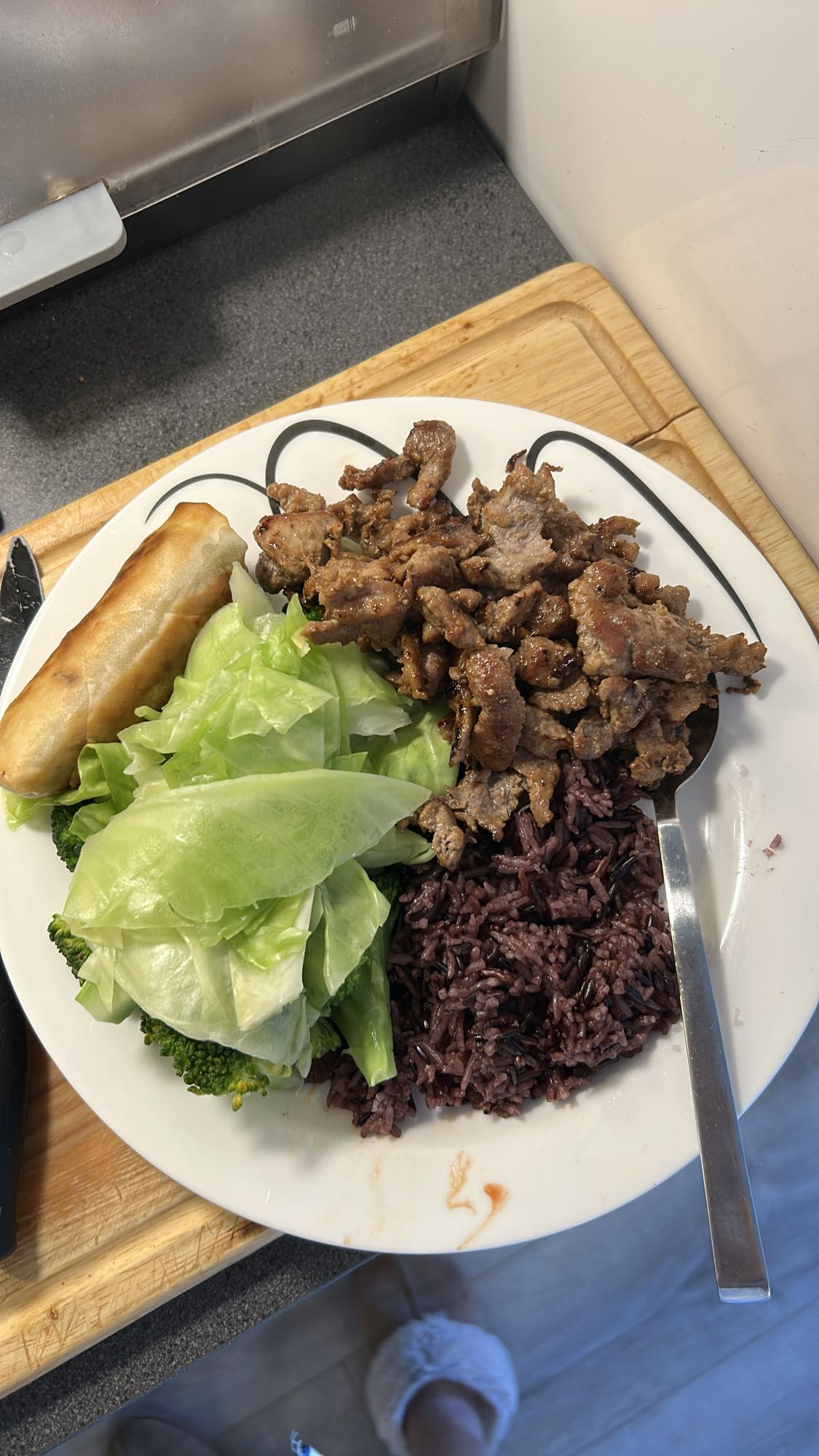 Svart ris med biff og grønnsaker