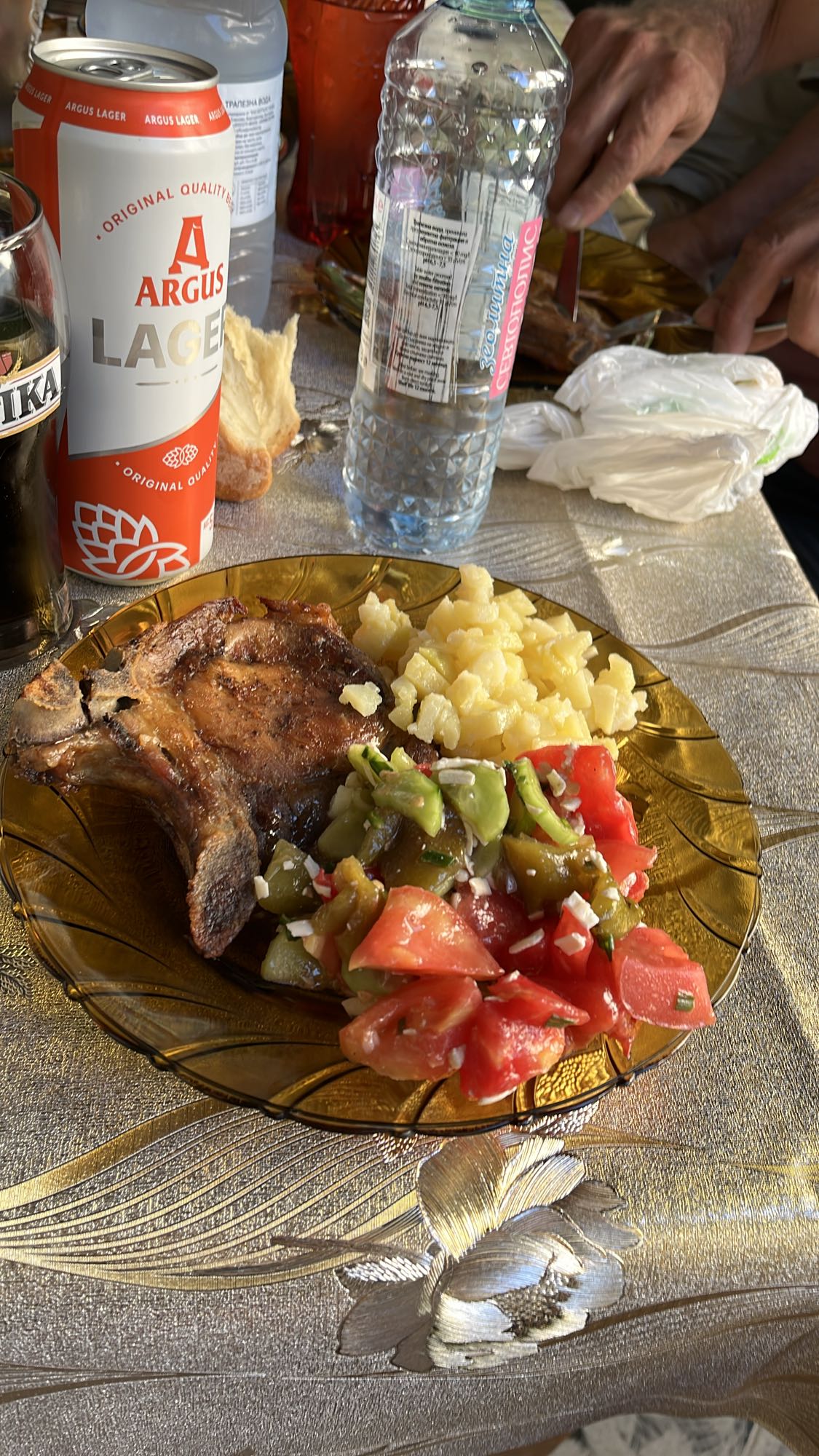 Свинска пържола с гарнитура