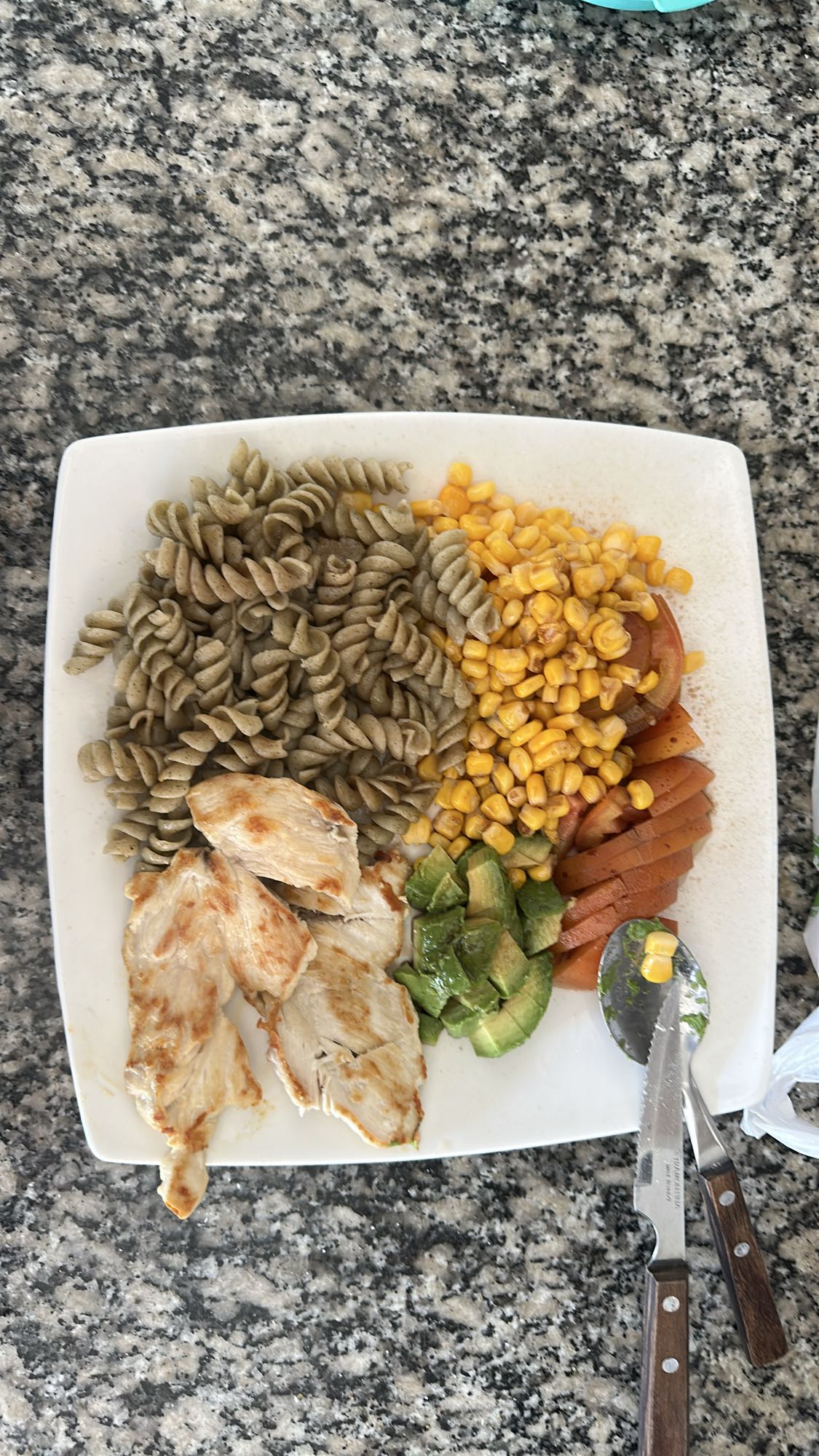 Pasta con pollo y verduras