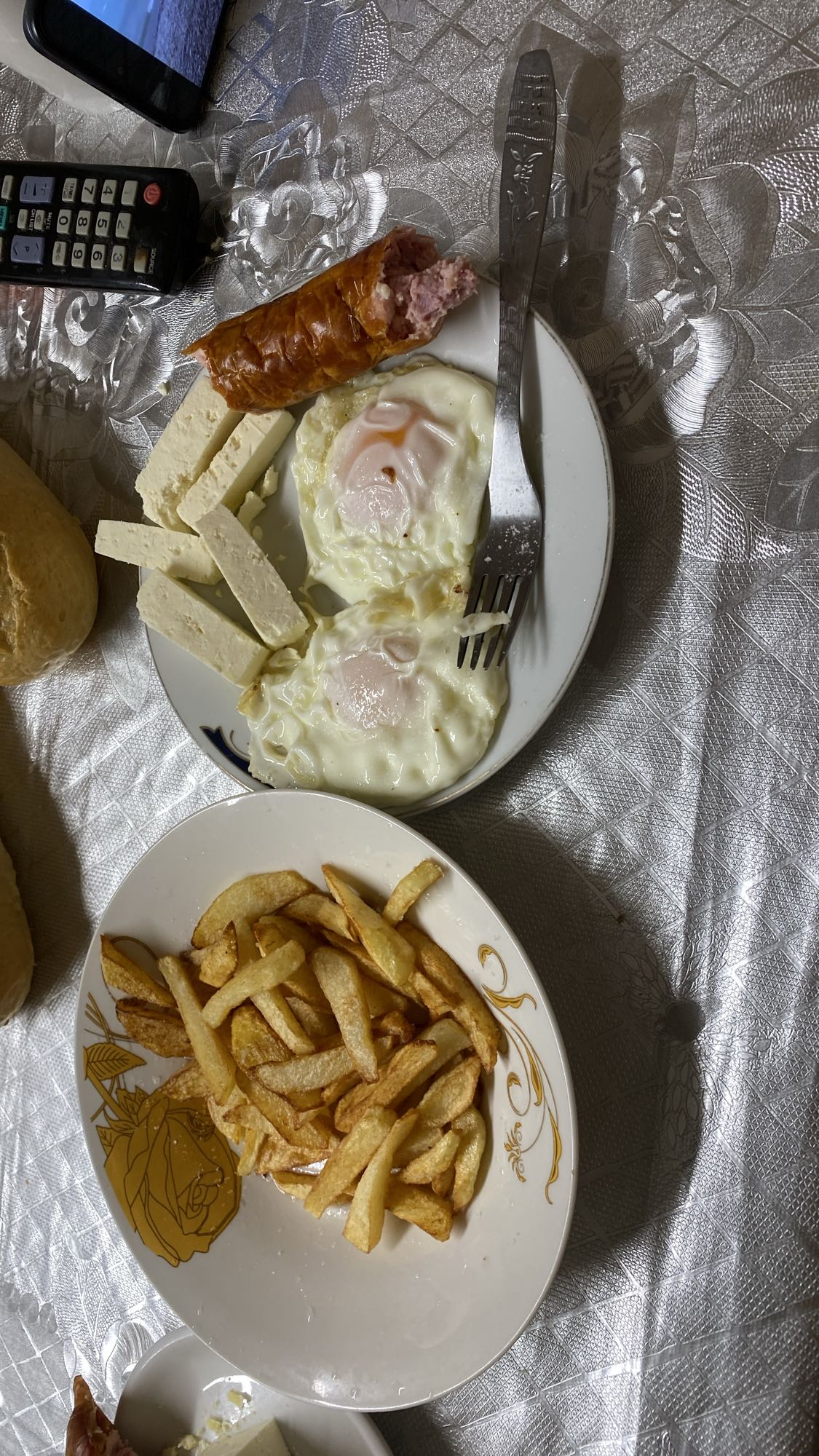 Mic dejun cu ouă și cartofi