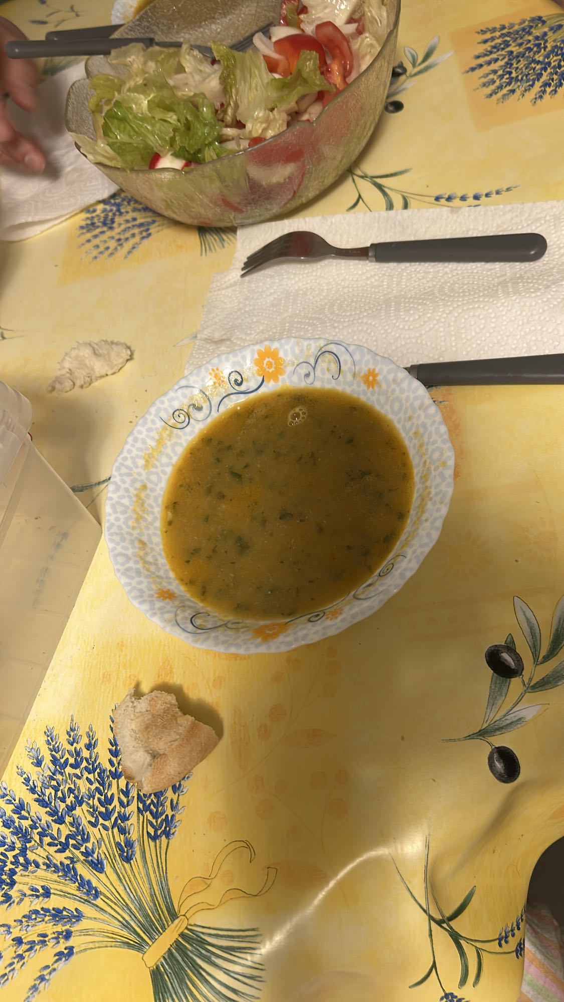 Soupe et salade fraîche