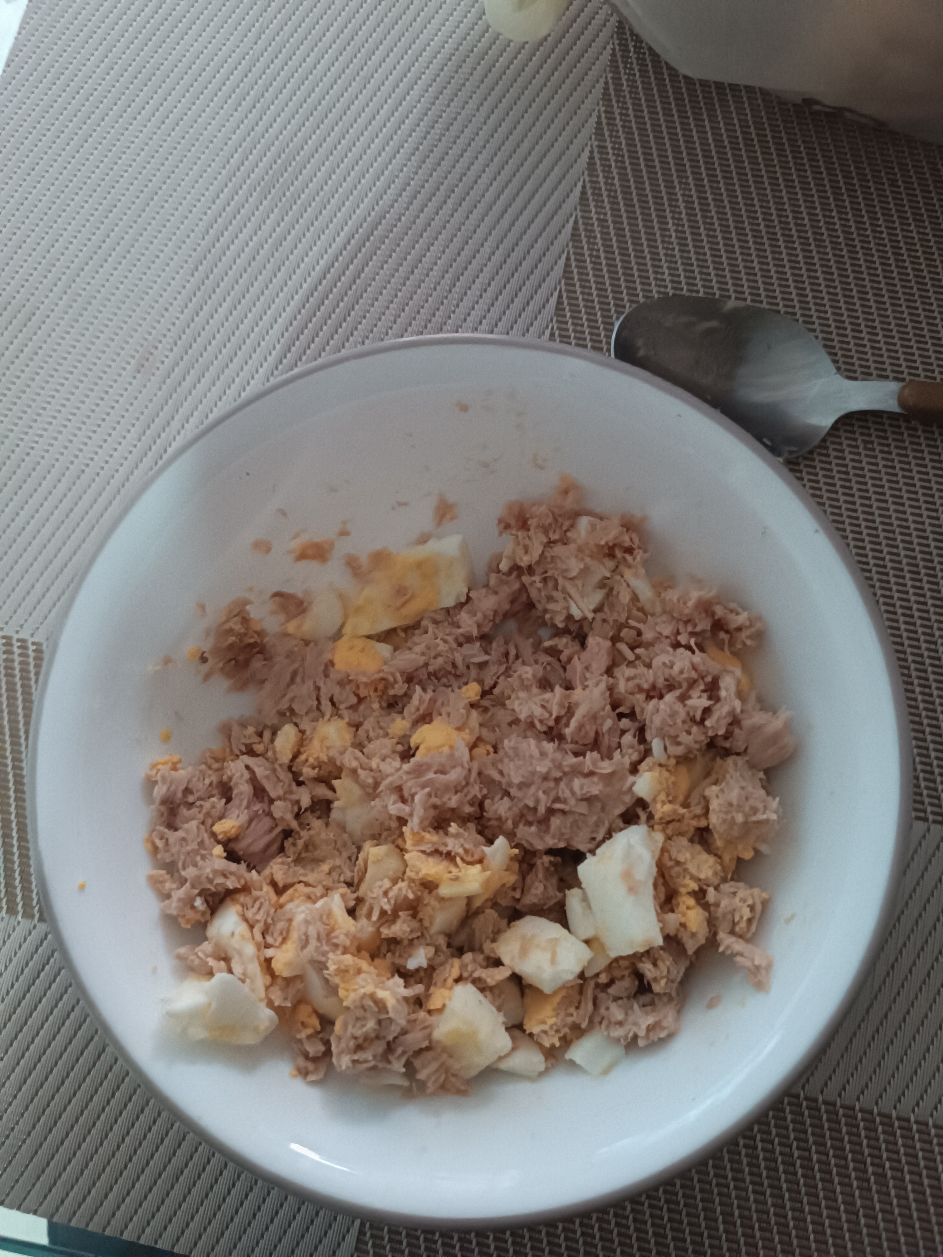 ensalada de atún y huevo