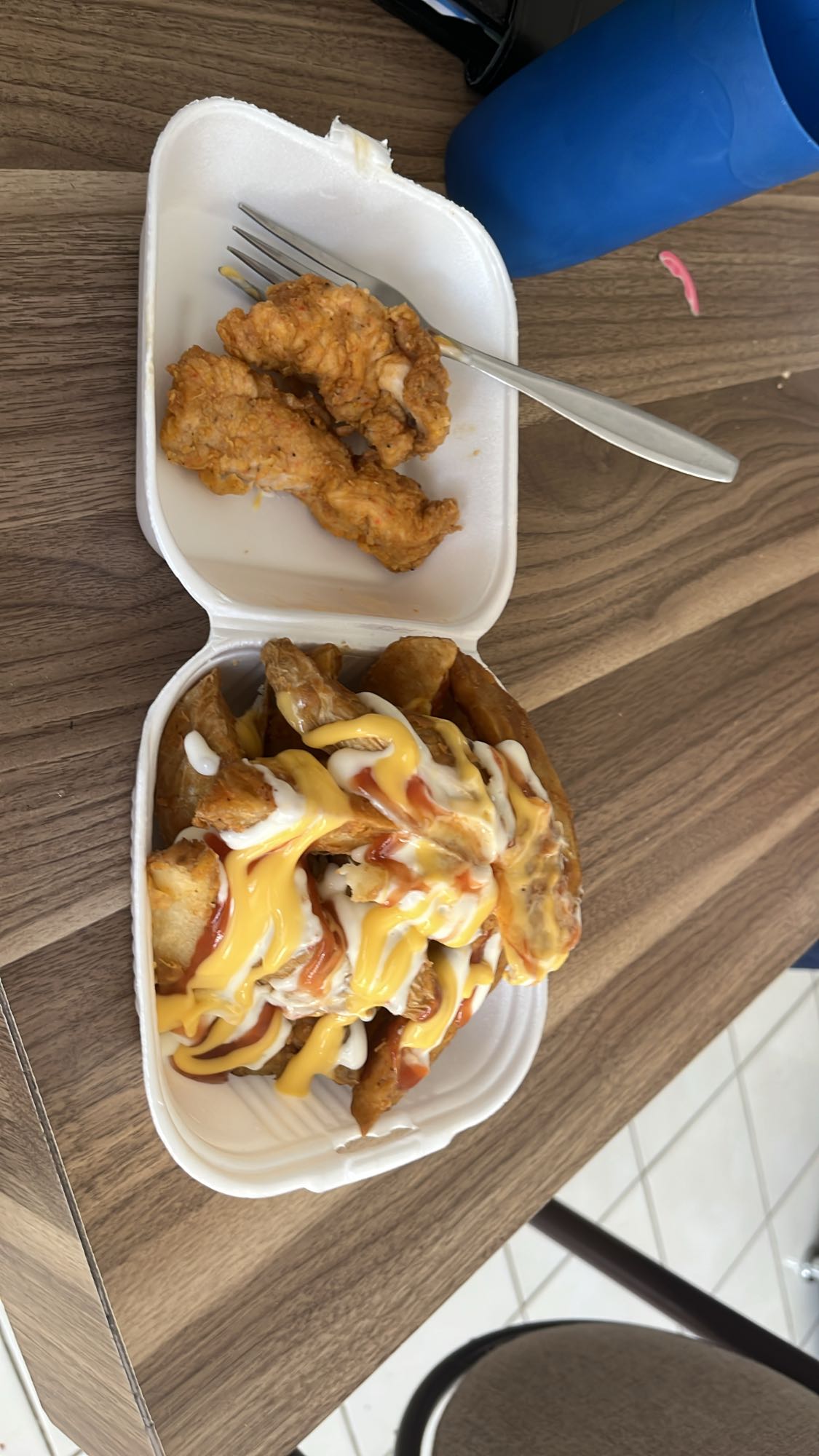 papas con pollo frito