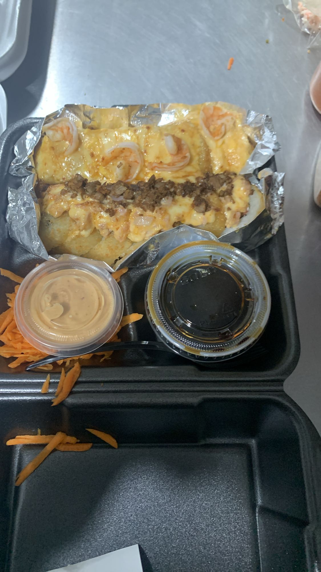 rollo de camarón y carne