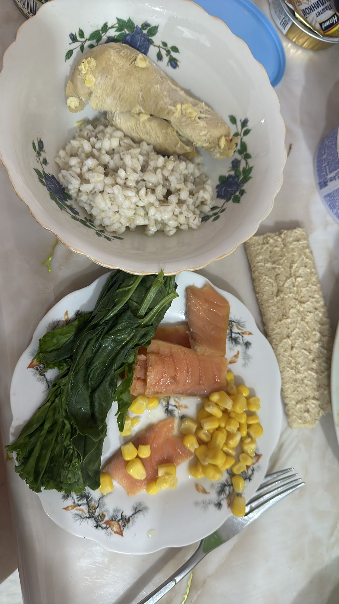 Курица с гарниром и лосось