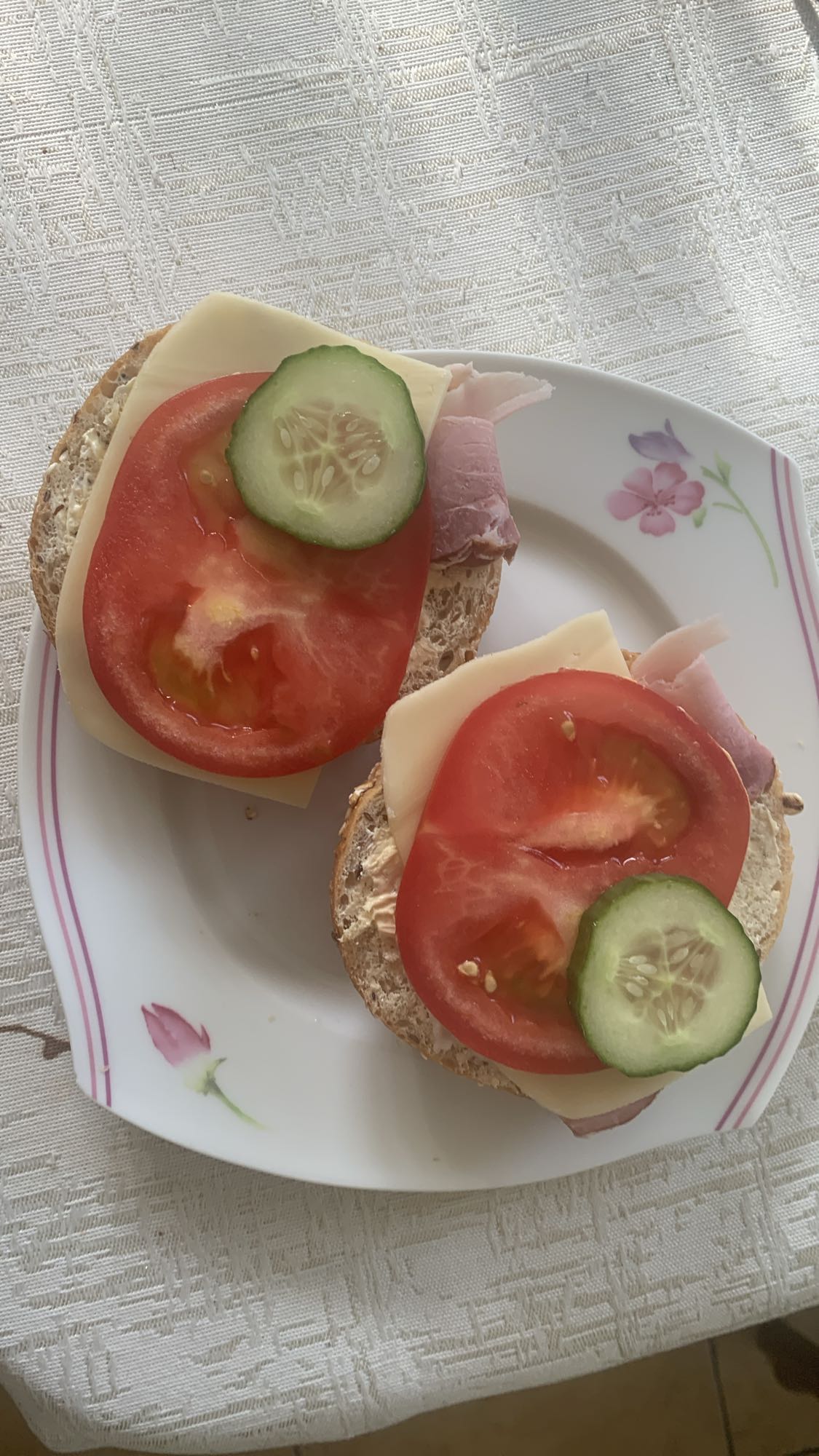 Kanapki z szynką i serem