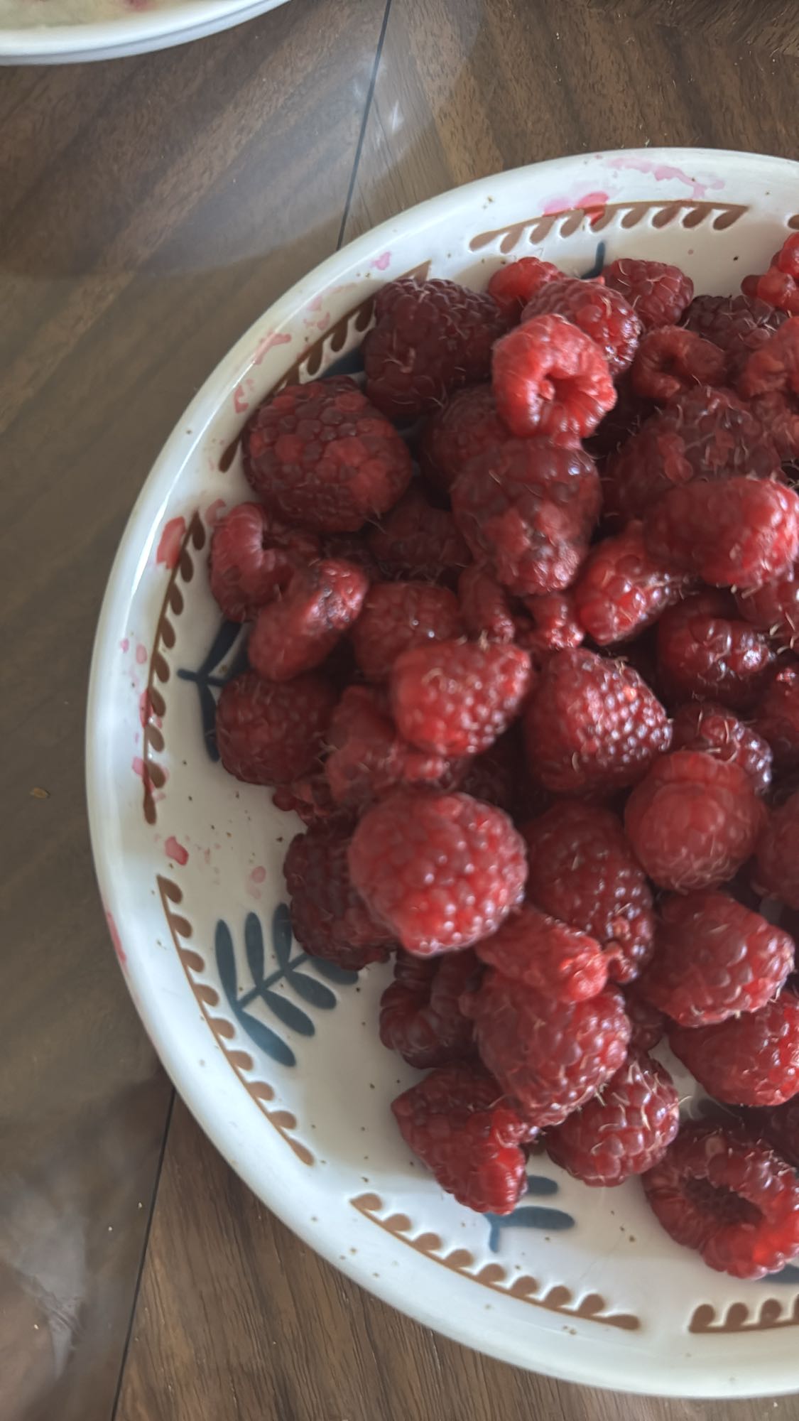 малина в миске