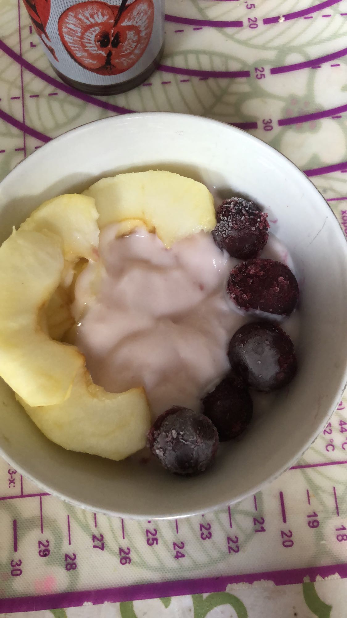 йогурт с фруктами