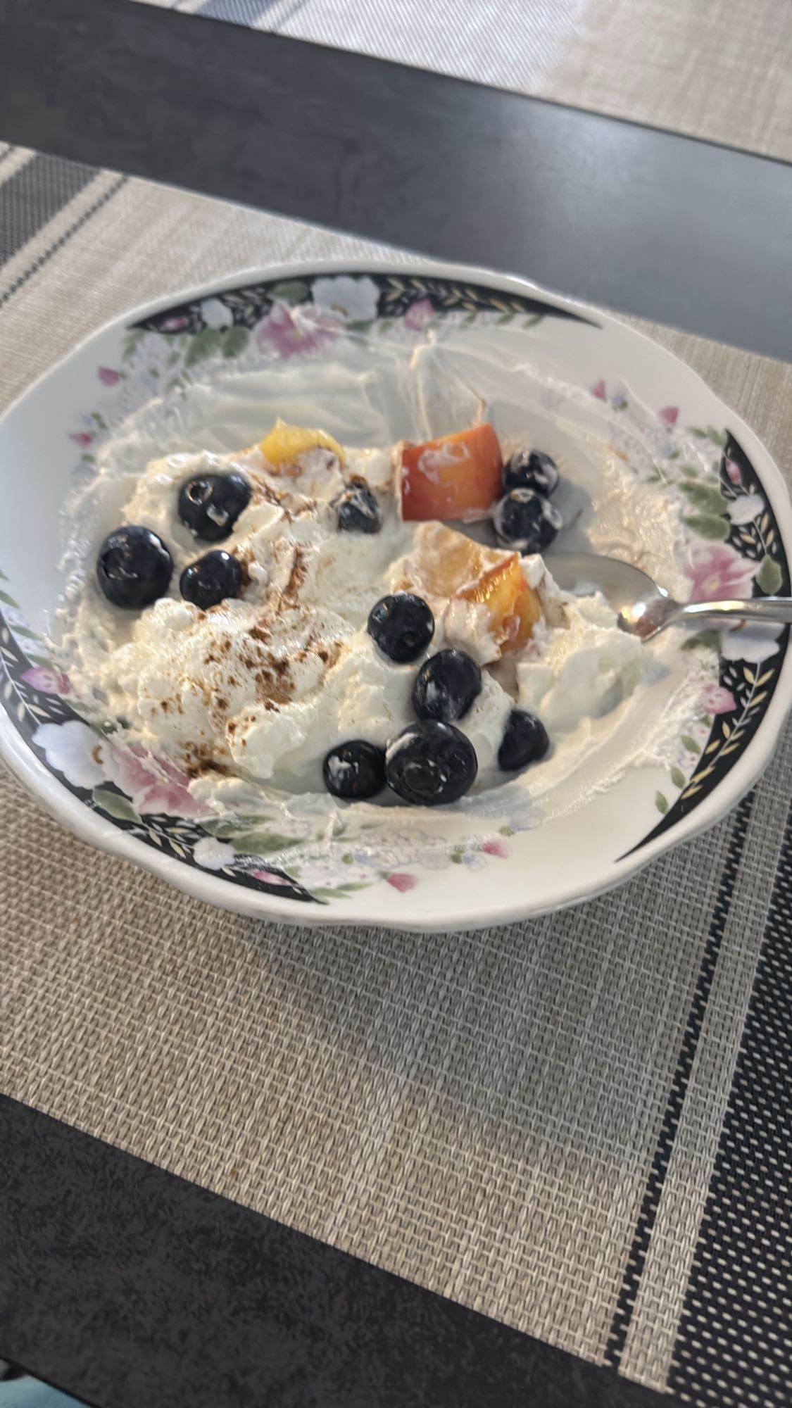 Yoghurt met fruit