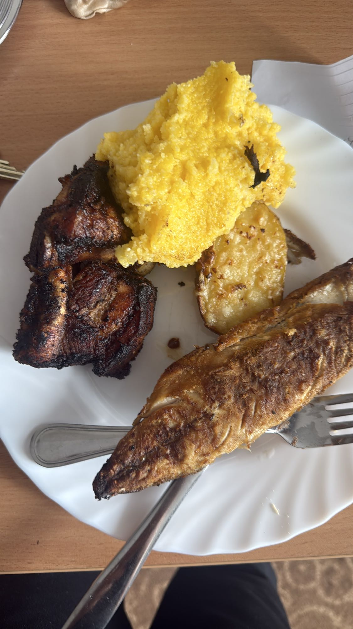 Pește cu mămăligă și cartof