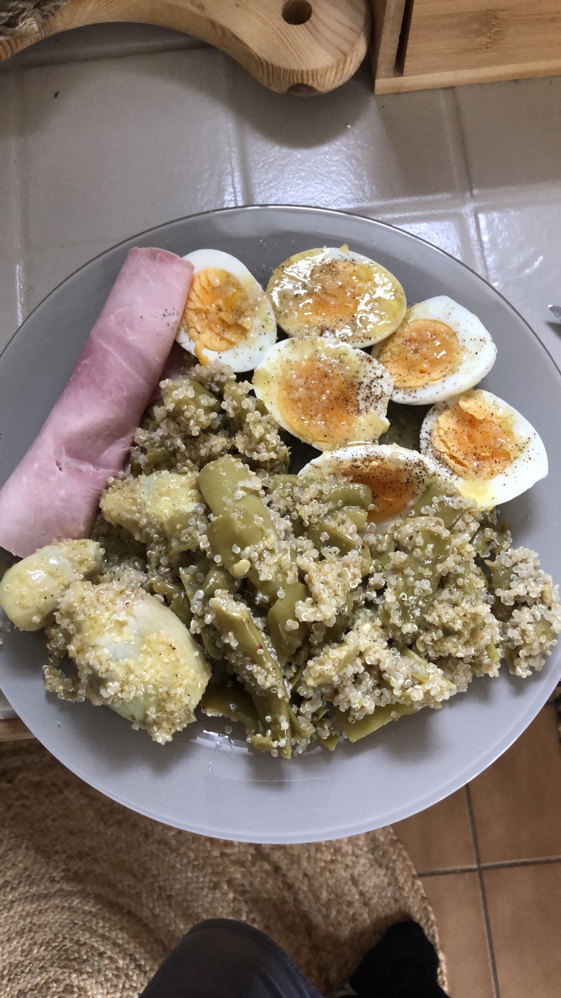 Assiette quinoa œufs jambon