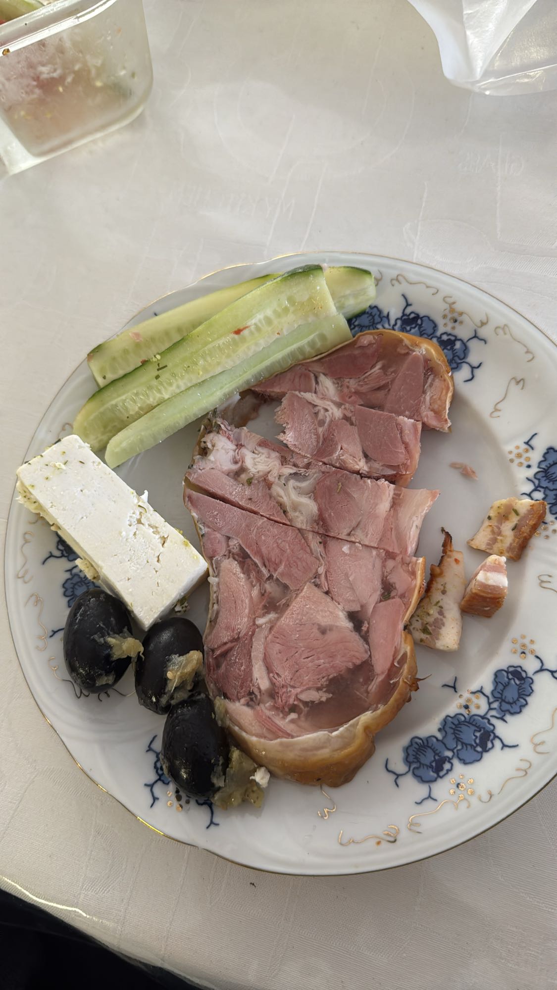 Platou rece cu carne și brânză