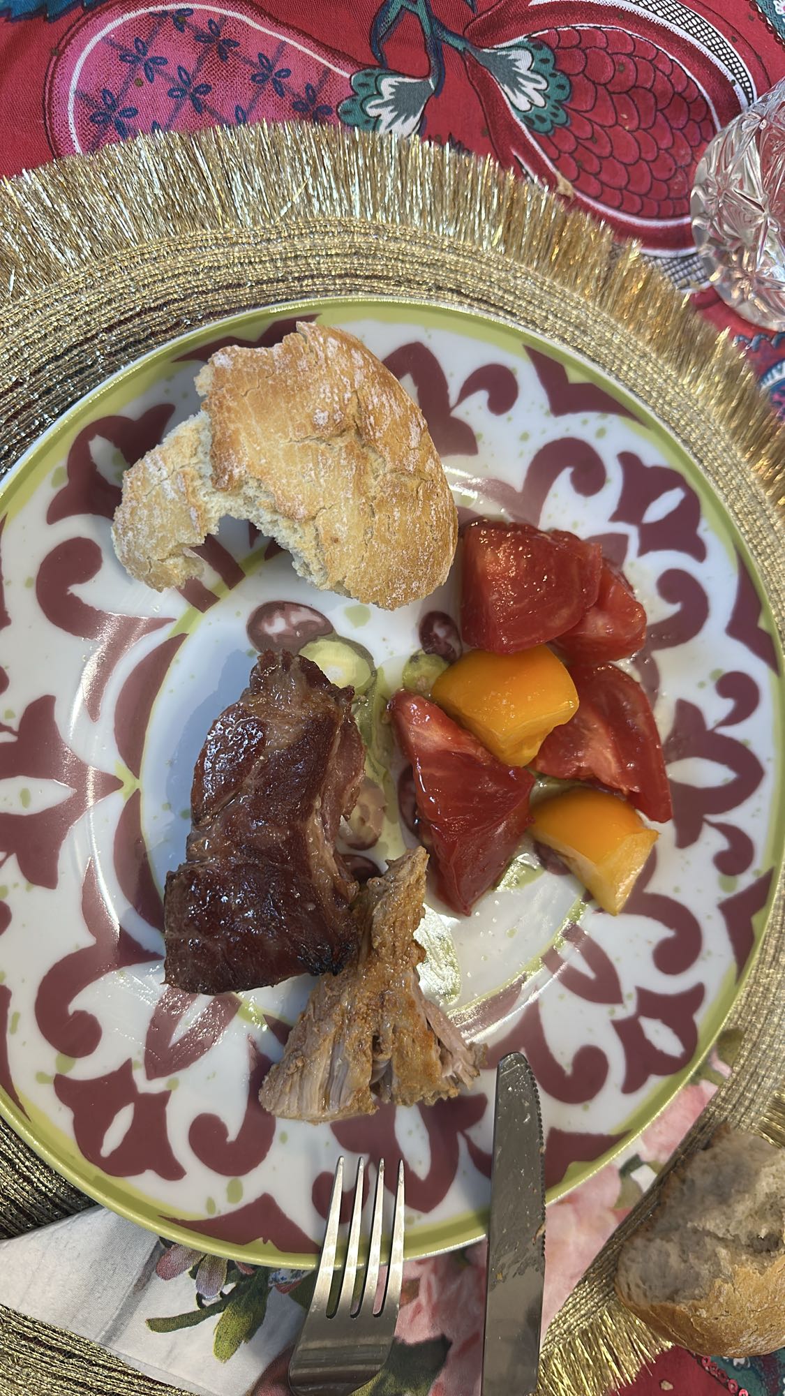 Bread, beef, and tomato salad