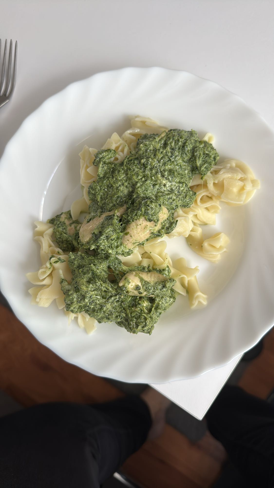 Makaron z kurczakiem i szpinakiem