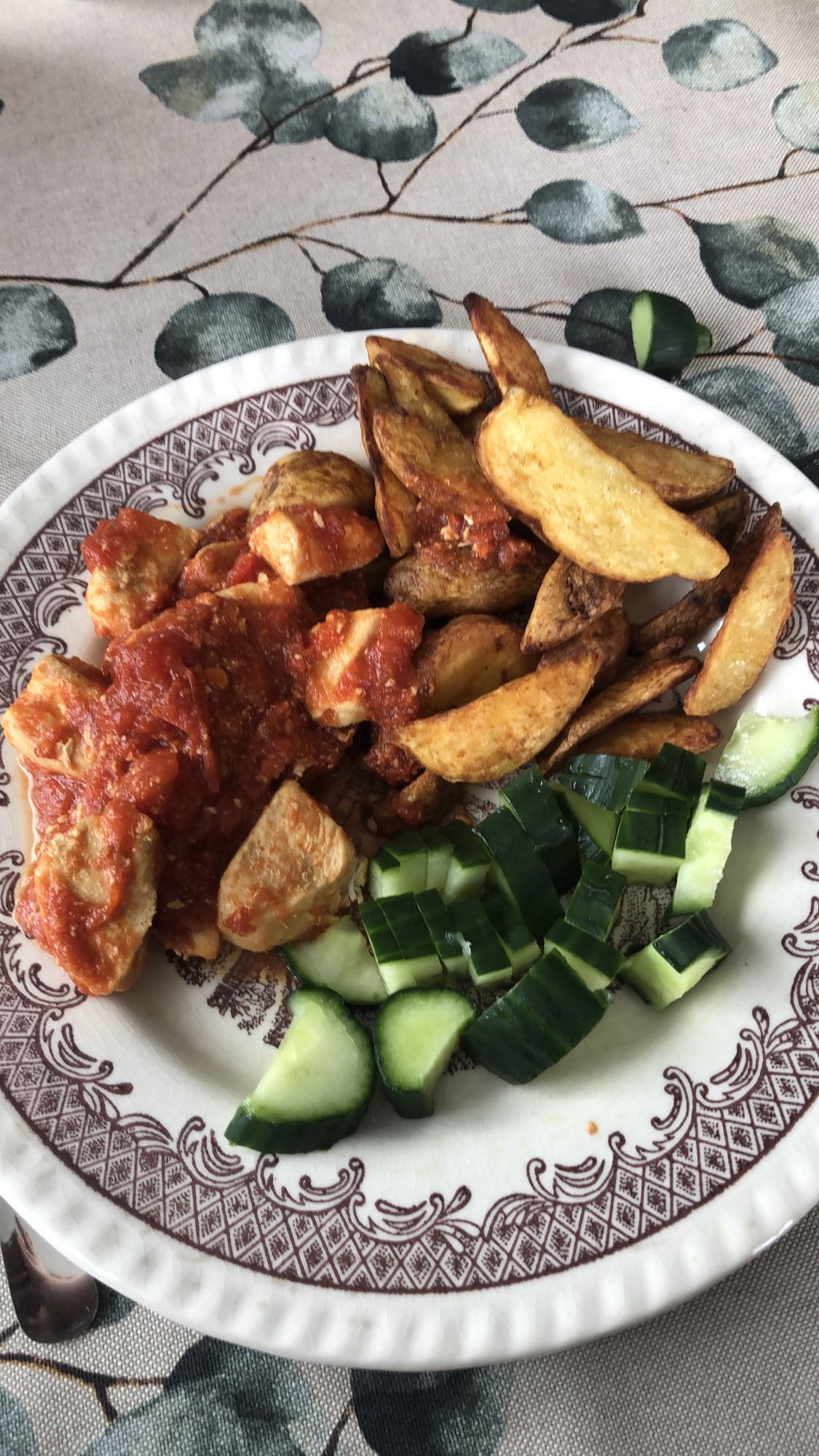 Poulet, pommes, concombre