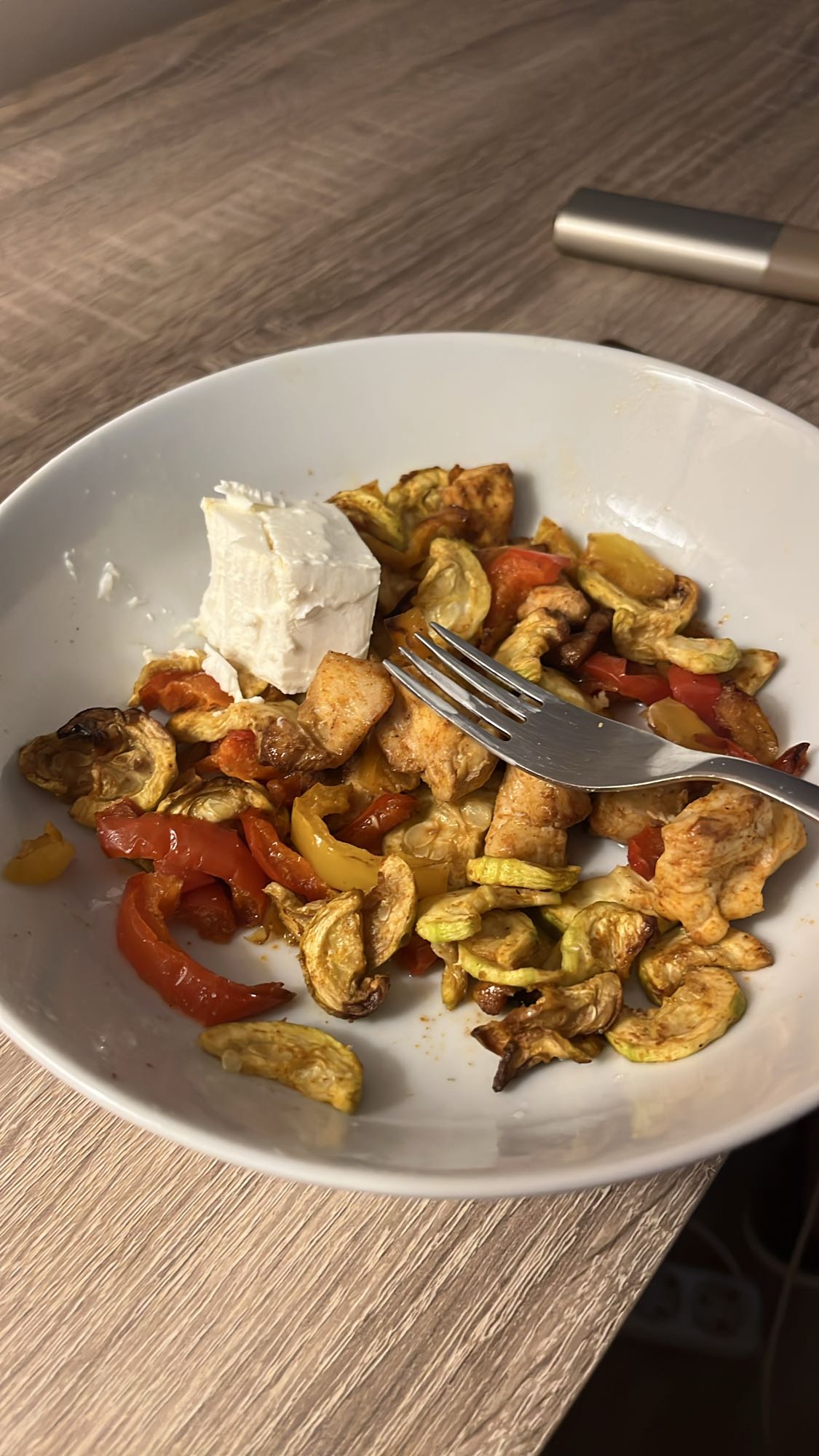 Pui cu legume și brânză