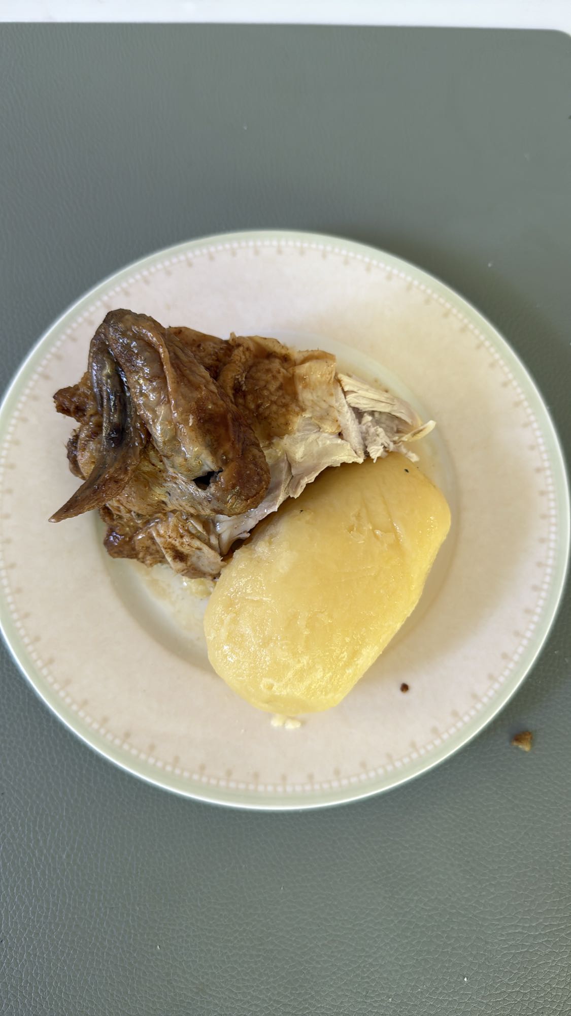 Pollo con papa cocida