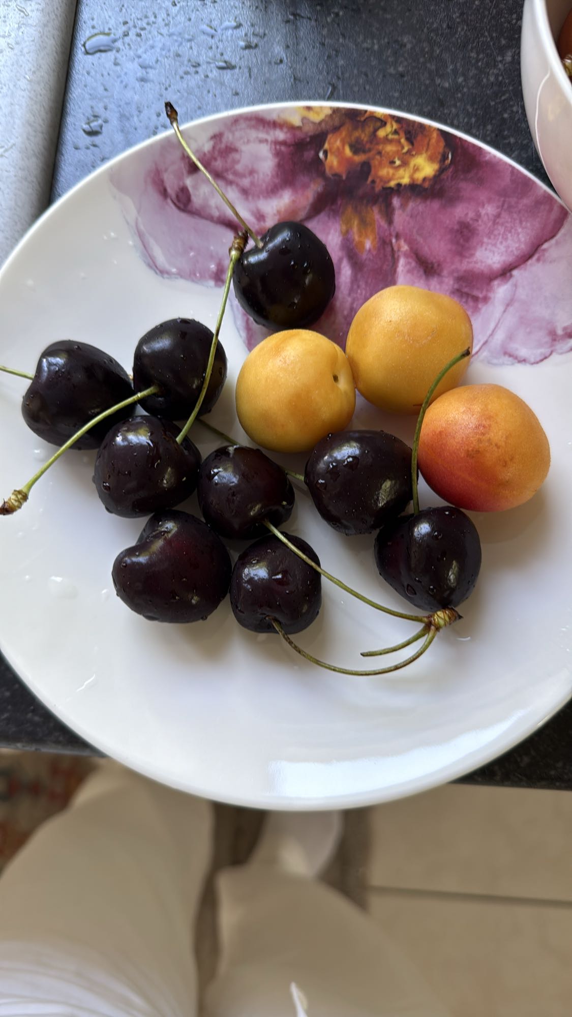 Kirschen und Aprikosen